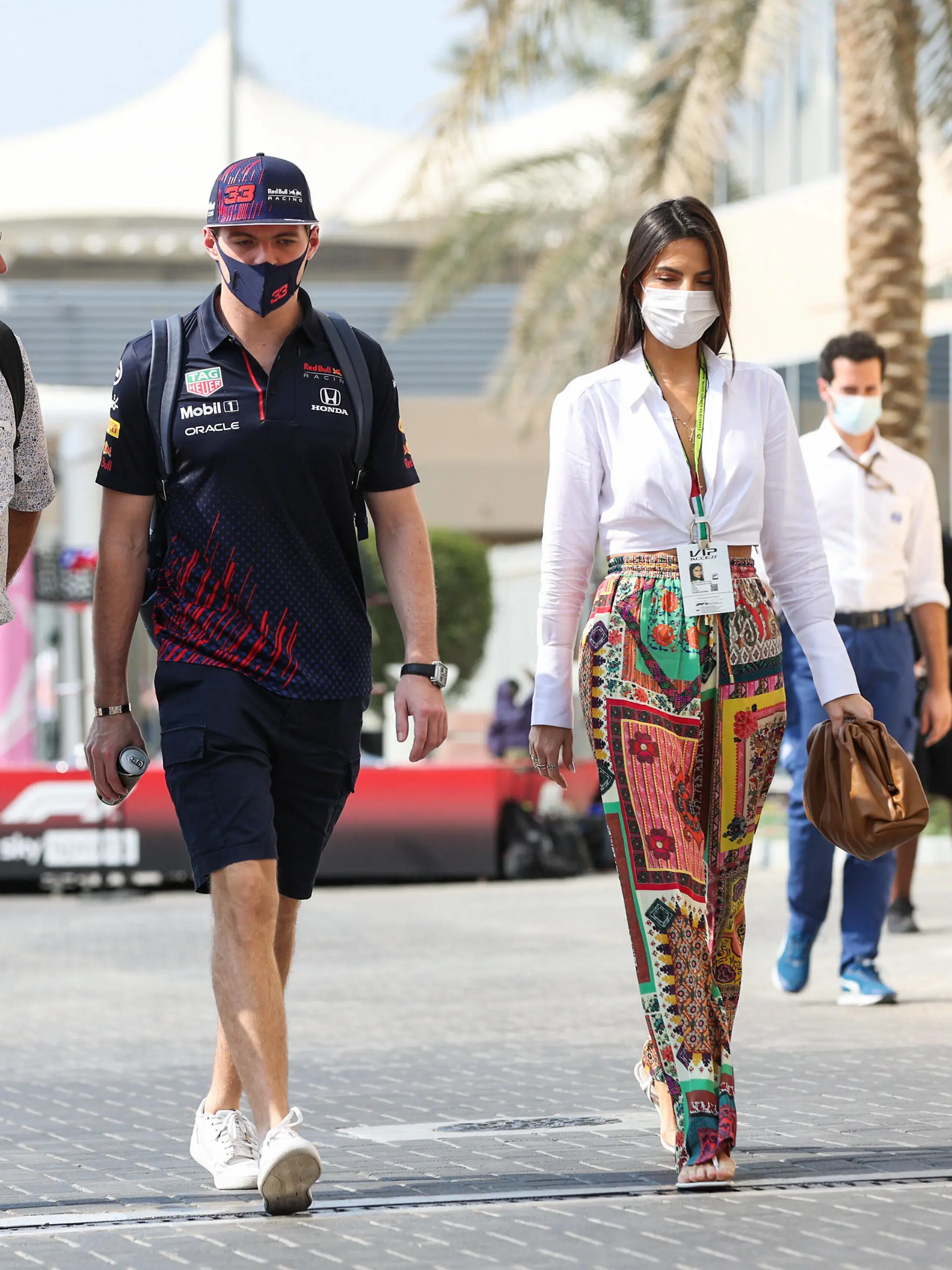  VERSTAPPEN Max ned, Red Bull Racing Honda RB16B, portrait with his girlfriend Kelly Piquet during the Formula 1 Etihad Airways Abu Dhabi Grand Prix 2021, 22th round of the 2021 FIA Formula One World Championship, WM, Weltmeisterschaft from December 10 to 12, 2021 on the Yas Marina Circuit, in Yas Island, Abu Dhabi - F1 - ABU DHABI GRAND PRIX 2021 DPPI/Panoramic PUBLICATIONxNOTxINxFRAxITAxBEL 00121045_AV6_6222