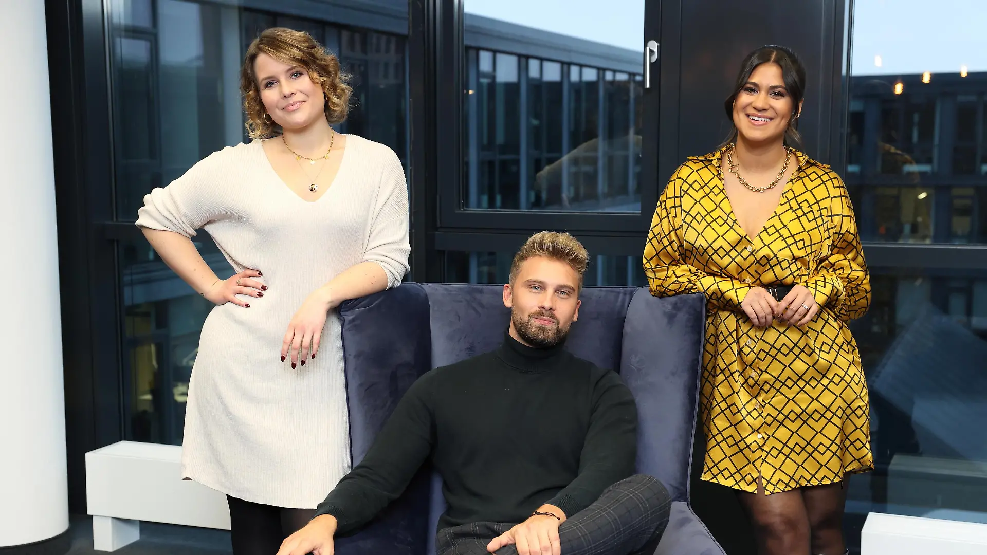 Inken Wriedt (l.), Bachelor Dominik Stuckmann und Stephanie Brungs
Die Verwendung des sendungsbezogenen Materials ist nur mit dem Hinweis und Verlinkung auf RTL+ gestattet.