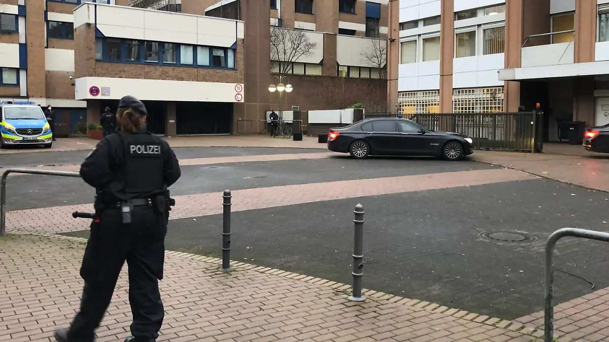 Hier wird der Angeklagte Thomas Drach zum Kölner Landgericht gebracht.