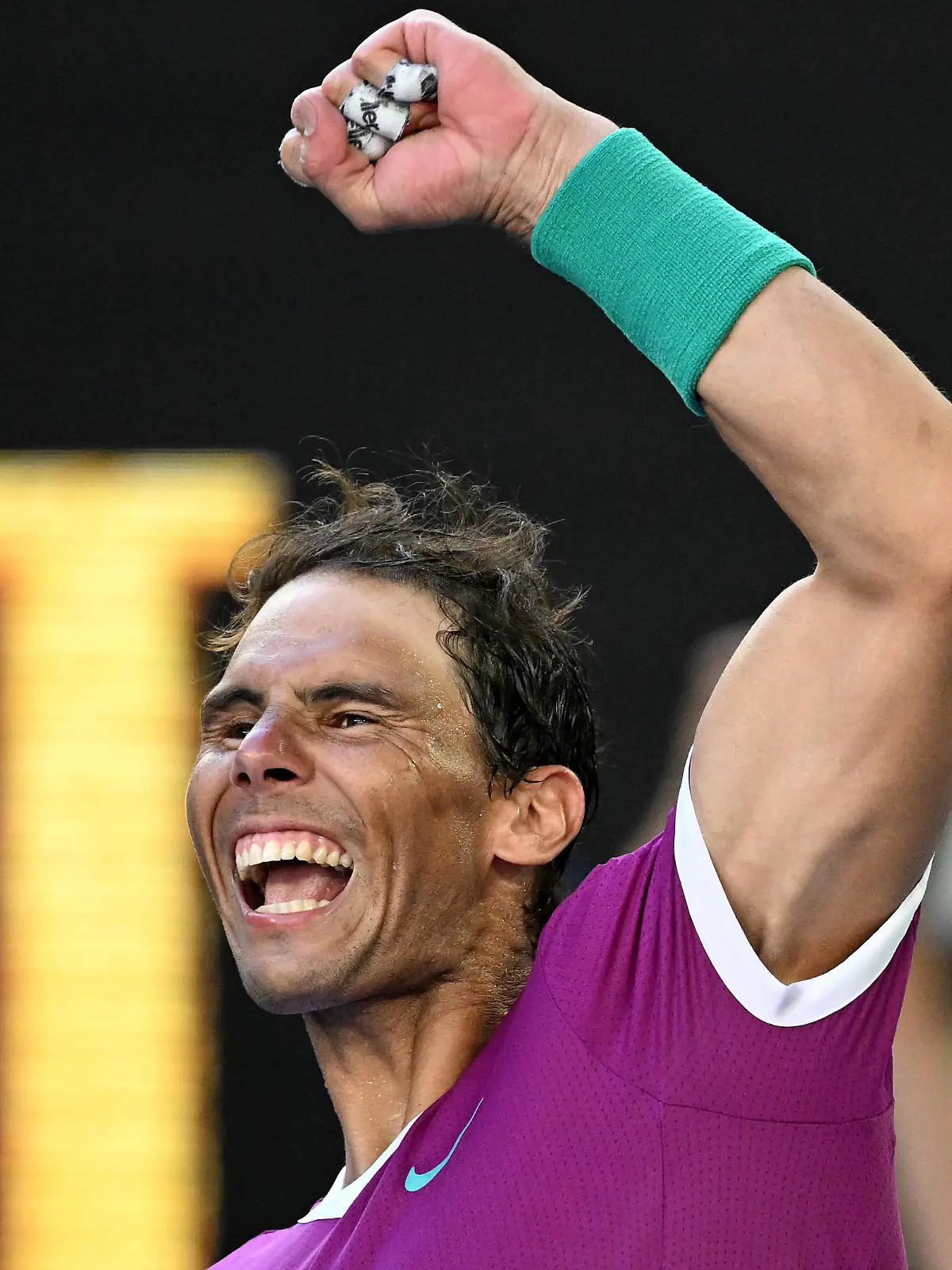  TENNIS AUSTRALIAN OPEN, Rafael Nadal of Spain gestures to the crowd after winning his Mens singles quarterfinal match against Denis Shapovalov of Canada on Day 9 of the Australian Open, at Melbourne Park, in Melbourne, Tuesday, January 25, 2022.  ACHTUNG: NUR REDAKTIONELLE NUTZUNG, KEINE ARCHIVIERUNG UND KEINE BUCHNUTZUNG MELBOURNE VIC AUSTRALIA PUBLICATIONxINxGERxSUIxAUTxONLY Copyright: xDEANxLEWINSx 20220125001616854769