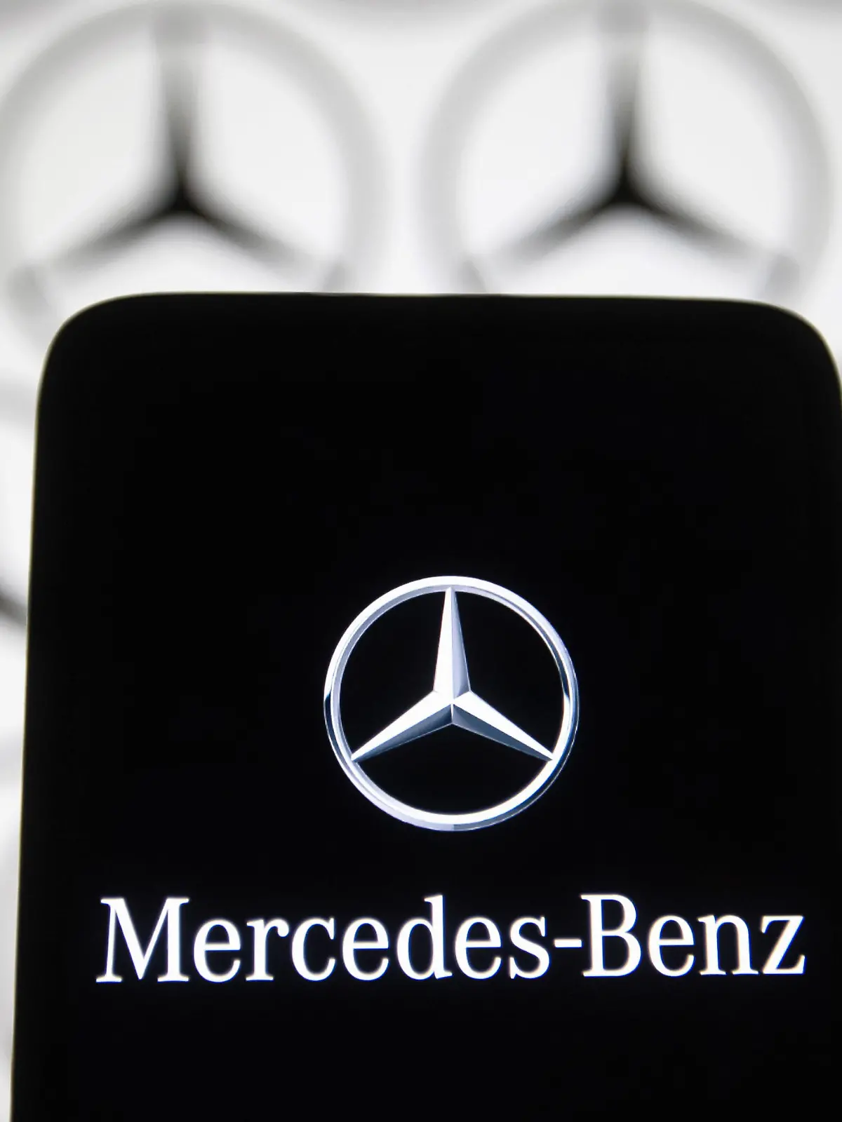 December 30, 2021, Ukraine: In this photo illustration, a Mercedes-Benz AG logo is seen on a smartphone screen. (Credit Image: © Pavlo Gonchar/SOPA Images via ZUMA Press Wire