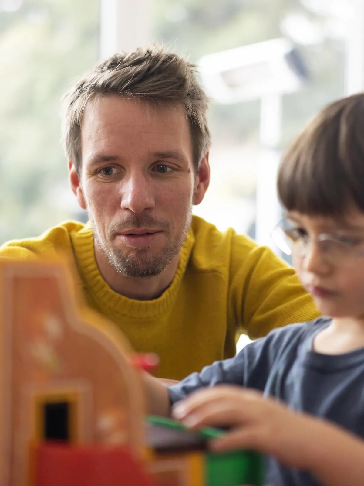 Father and son playing with a toy till model released Symbolfoto property released PUBLICATIONxINxGERxSUIxAUTxHUNxONLY JOSF03086  