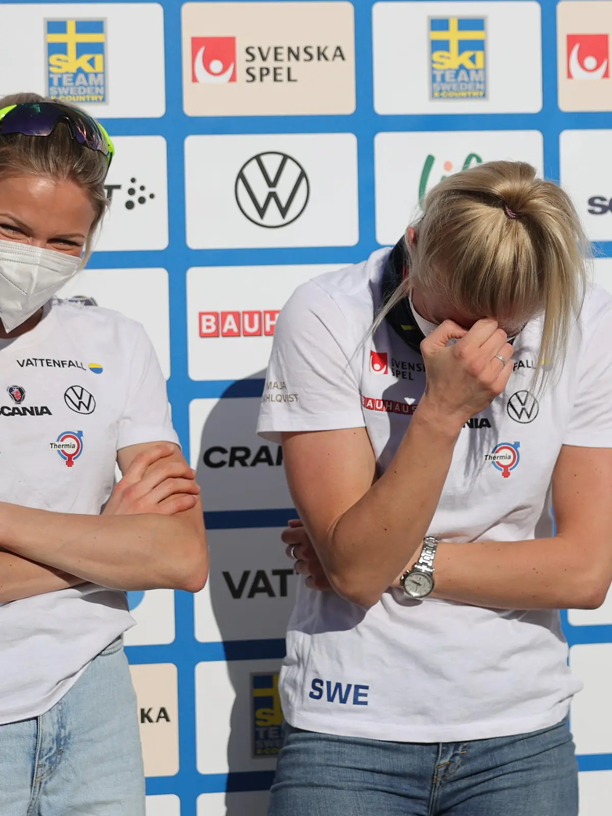 OBERSTDORF 20210301 Frida Karlsson och Maja Dahlqvist, tv? i kvartetten som presenteras till tisdagens lopp, 10 km f?r damer, vid en presstr?ff under skid-vm i Obersdorf. Foto: Adam Ihse / TT kod 9200 *** Bilden ing?r i SPORTPAKET. F?r ?vriga BETALBILD ***