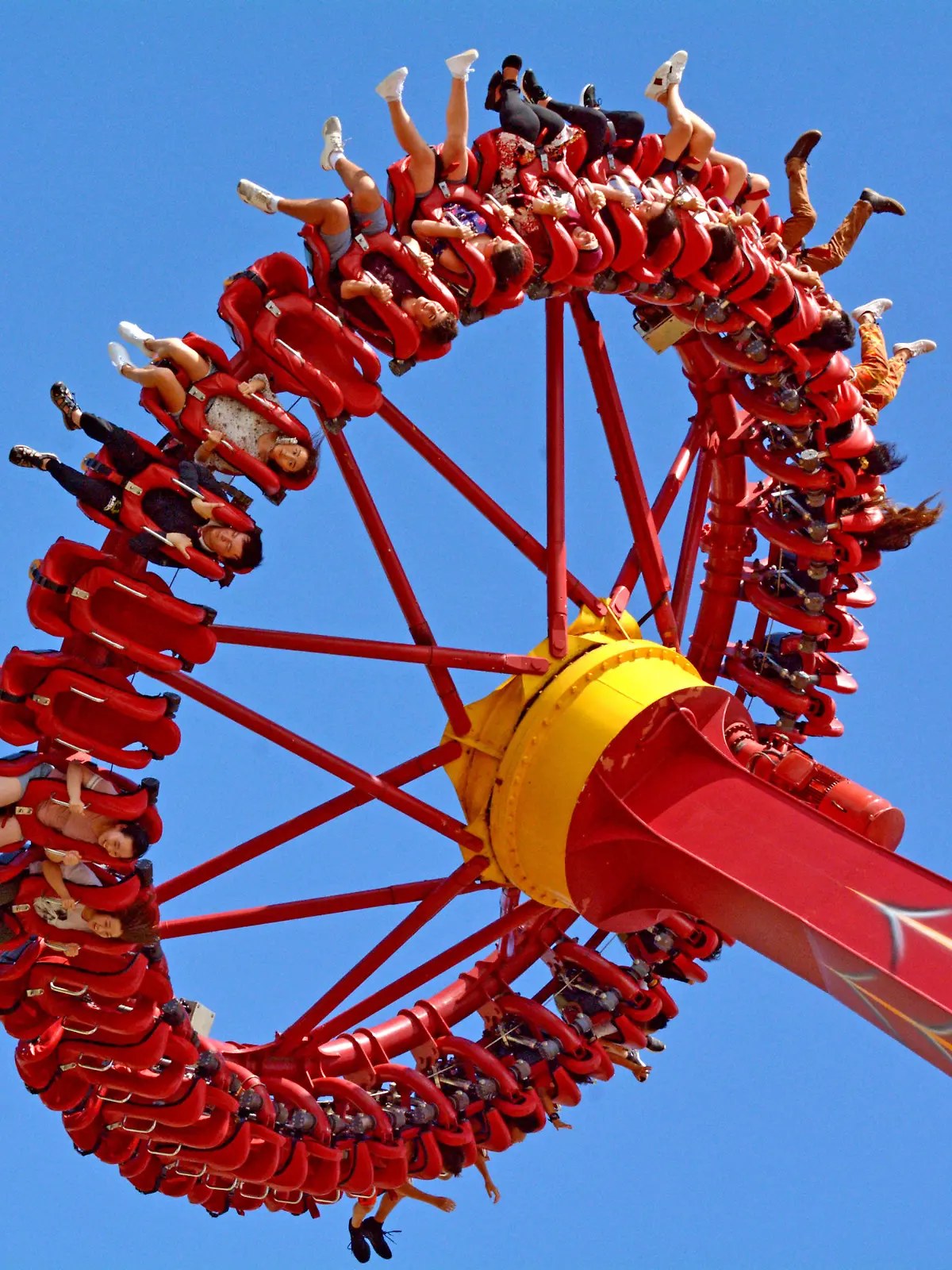 GOLD COAST - DEC 19 2018:People rides on the Claw an Intamin Gyro Swing at Dreamworld in Gold Coast Queensland, Australia.It's one of the The most powerful pendulum ride in the world. Photo via Newscom picture alliance