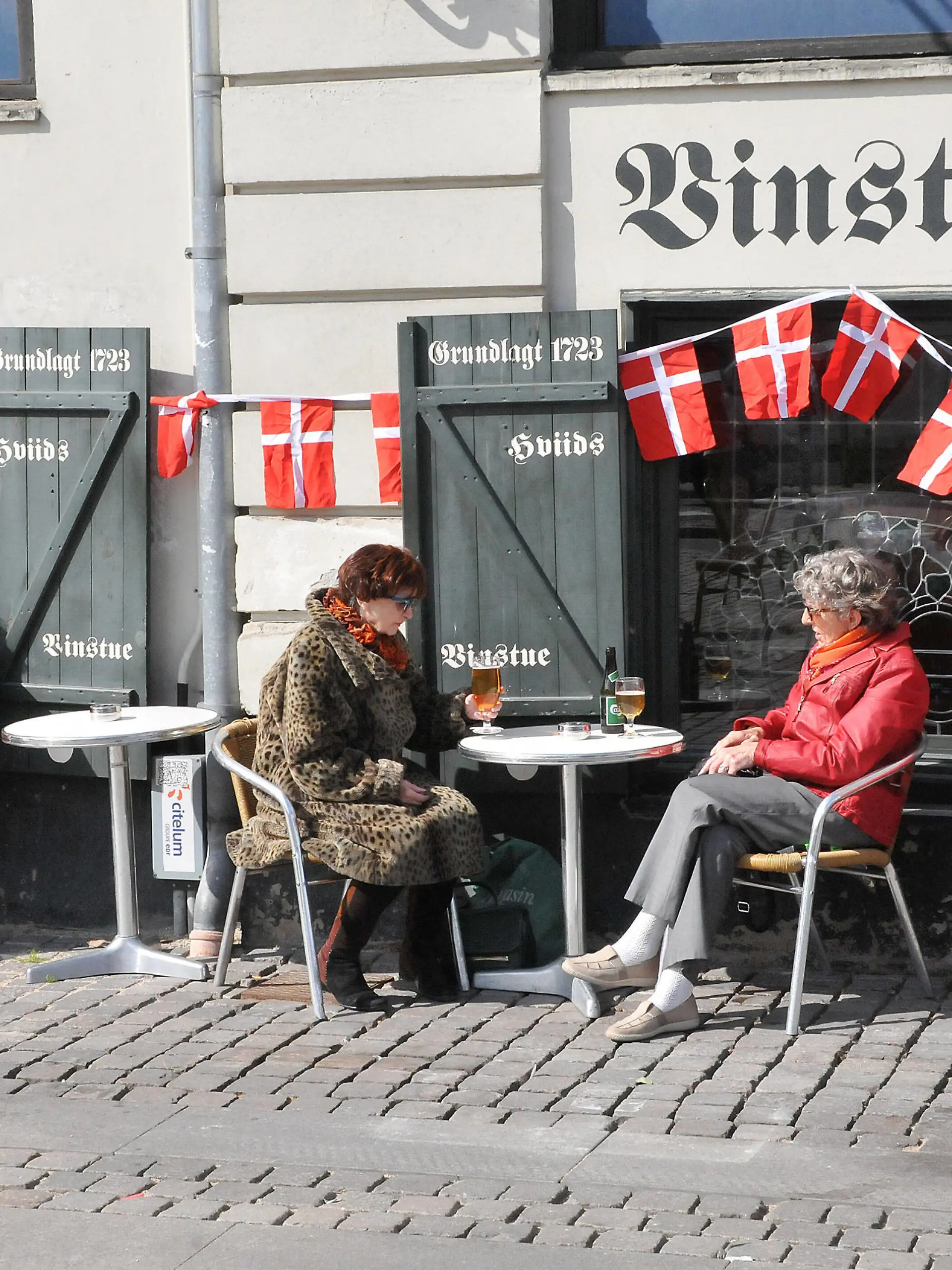  News Bilder des Tages Copenhagen, Denmark. 21 April 2021, Denmark reopens today for food and drinks service indoor service requires table servations and corona passport and outdoor service not requires Photo..Francis Dean/Deanpictures