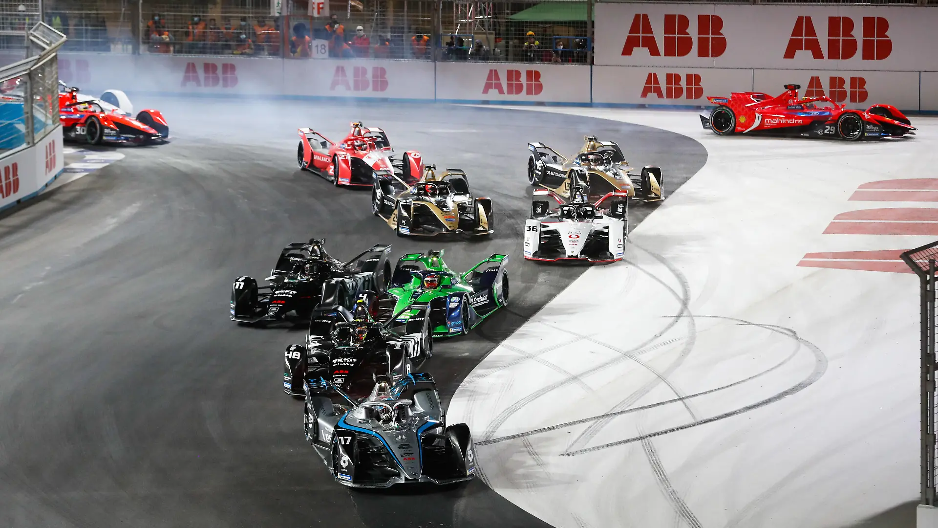 start of the second race 17 DE VRIES NYCK NLD, MERCEDES-EQ SILVER ARROW 02, 48 MORTARA EDOARDO SWI, ROKIT VENTURI RACING, MERCEDES-EQ SILVER ARROW 02, ACTION during the 2022 Diriyah ePrix, 1st and 2nd round of the 2022 Formula E World Championship, WM, Weltmeisterschaft on the Riyadh Street Circuit from January 28 to 30, in Riyadh, Saudi Arabia - AUTO - 2022 FORMULA E DIRIYAH ePRIX DPPI/Panoramic PUBLICATIONxNOTxINxFRAxITAxBEL 03422002__V2_9441