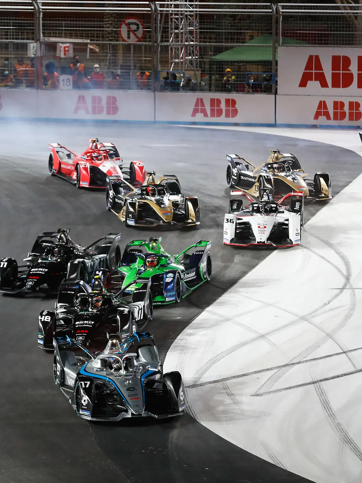 start of the second race 17 DE VRIES NYCK NLD, MERCEDES-EQ SILVER ARROW 02, 48 MORTARA EDOARDO SWI, ROKIT VENTURI RACING, MERCEDES-EQ SILVER ARROW 02, ACTION during the 2022 Diriyah ePrix, 1st and 2nd round of the 2022 Formula E World Championship, WM, Weltmeisterschaft on the Riyadh Street Circuit from January 28 to 30, in Riyadh, Saudi Arabia - AUTO - 2022 FORMULA E DIRIYAH ePRIX DPPI/Panoramic PUBLICATIONxNOTxINxFRAxITAxBEL 03422002__V2_9441