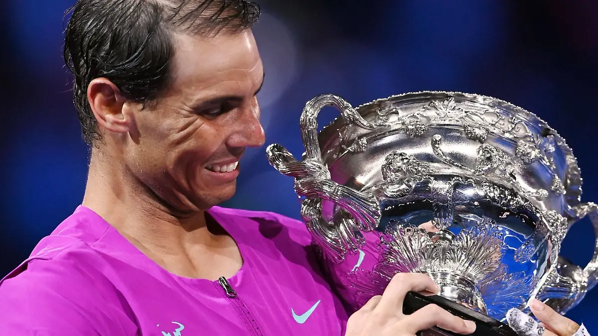 Mandatory Credit: Photo by James Gourley/Shutterstock 12778011fz Rafael Nadal celebrates victory in the Men s Singles final with the Norman Brookes Challenge Cup Australian Open, Day Fourteen, Tennis, Melbourne Park, Melbourne, Australia - 30 Jan 2022 Australian Open, Day Fourteen, Tennis, Melbourne Park, Melbourne, Australia - 30 Jan 2022 PUBLICATIONxINxGERxSUIxAUTXHUNxGRExMLTxCYPxROMxBULxUAExKSAxONLY Copyright: xJamesxGourley/Shutterstockx 12778011fz