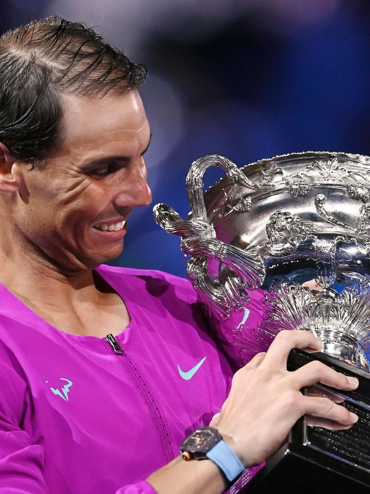  Mandatory Credit: Photo by James Gourley/Shutterstock 12778011fz Rafael Nadal celebrates victory in the Men s Singles final with the Norman Brookes Challenge Cup Australian Open, Day Fourteen, Tennis, Melbourne Park, Melbourne, Australia - 30 Jan 2022 Australian Open, Day Fourteen, Tennis, Melbourne Park, Melbourne, Australia - 30 Jan 2022 PUBLICATIONxINxGERxSUIxAUTXHUNxGRExMLTxCYPxROMxBULxUAExKSAxONLY Copyright: xJamesxGourley/Shutterstockx 12778011fz