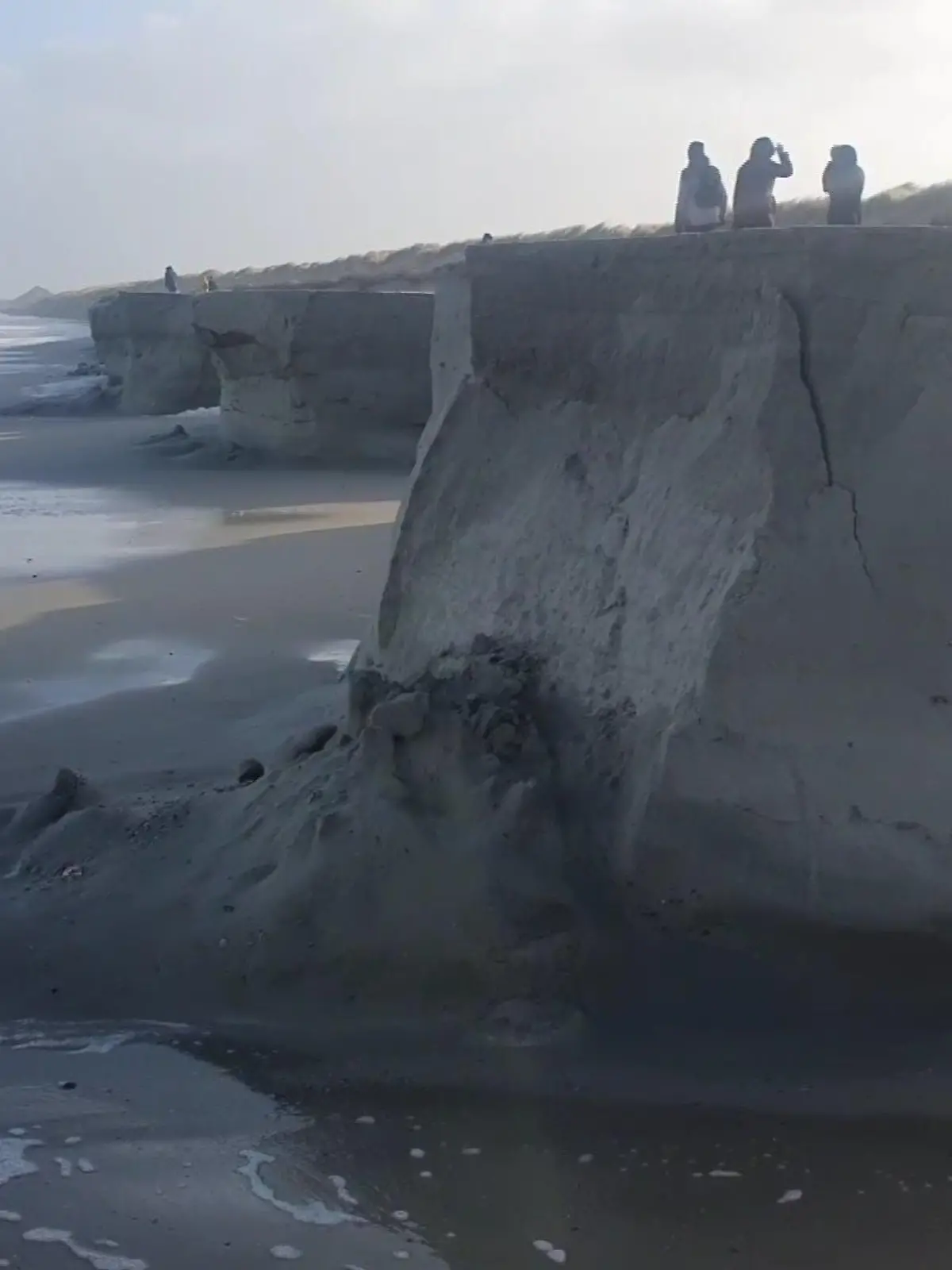 Langeoog: Abbruchkante am Strand