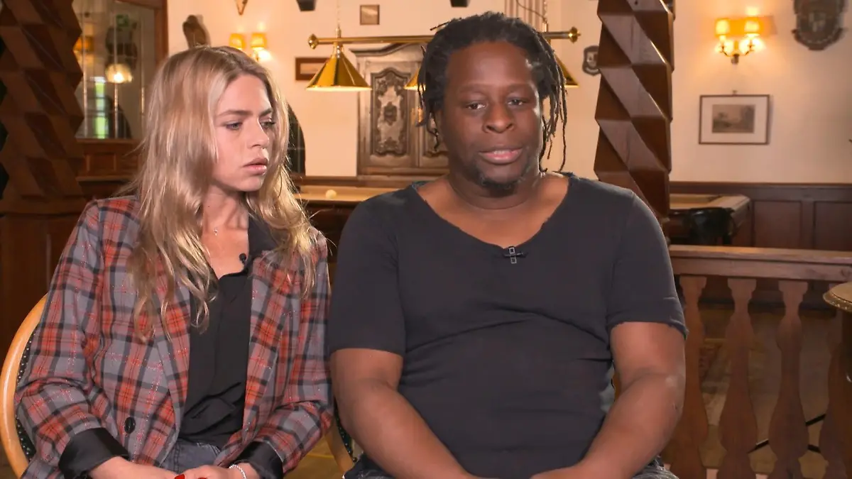Mola Adebisi blickt nachdenklich auf seinen Erfolg zurück "Sommerhaus der Stars"-Kandidat