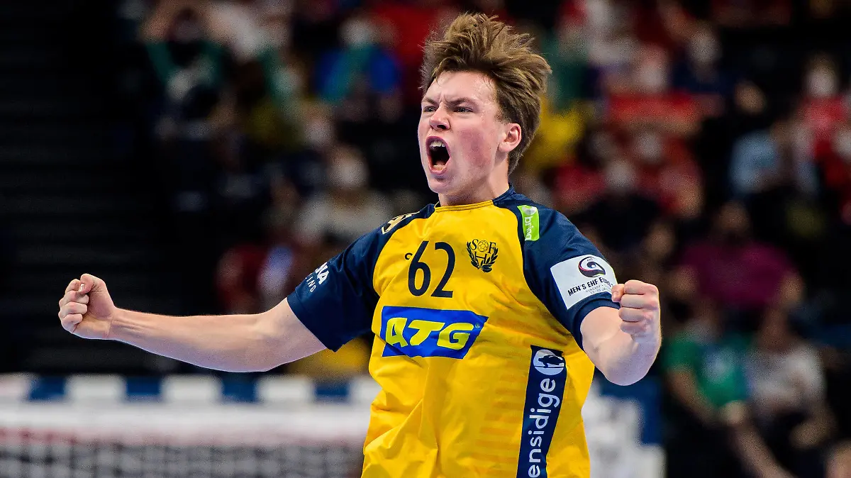 220130 Valter Chrintz of Sweden celebrates during the EHF European Handball Championship final between Sweden and Spain on January 30, 2022 in Budapest. Photo: Johanna Lundberg / BILDBYRAN / kod JL / JL0238 bbeng ehf euro 2022 em 2022 european mens handball championship 2022 handball handboll handbolls-em 2022 handball handball-em 2022 final sverige sweden spain spanien jubel *** 220130 Valter Chrintz of Sweden celebrates during the EHF European Handball Championship final between Sweden and Spain on January 30, 2022 in Budapest Photo Johanna Lundberg BILDBYRAN kod JL JL0238 bbeng ehf euro 2022 em 2022 european men handball s handball championship 2022 handball handboll handbolls em 2022 handball handball em 2022 final sweden sweden spain spain cheers, PUBLICATIONxNOTxINxSWExNORxAUT Copyright: JOHANNAxLUNDBERG BB220130JL084