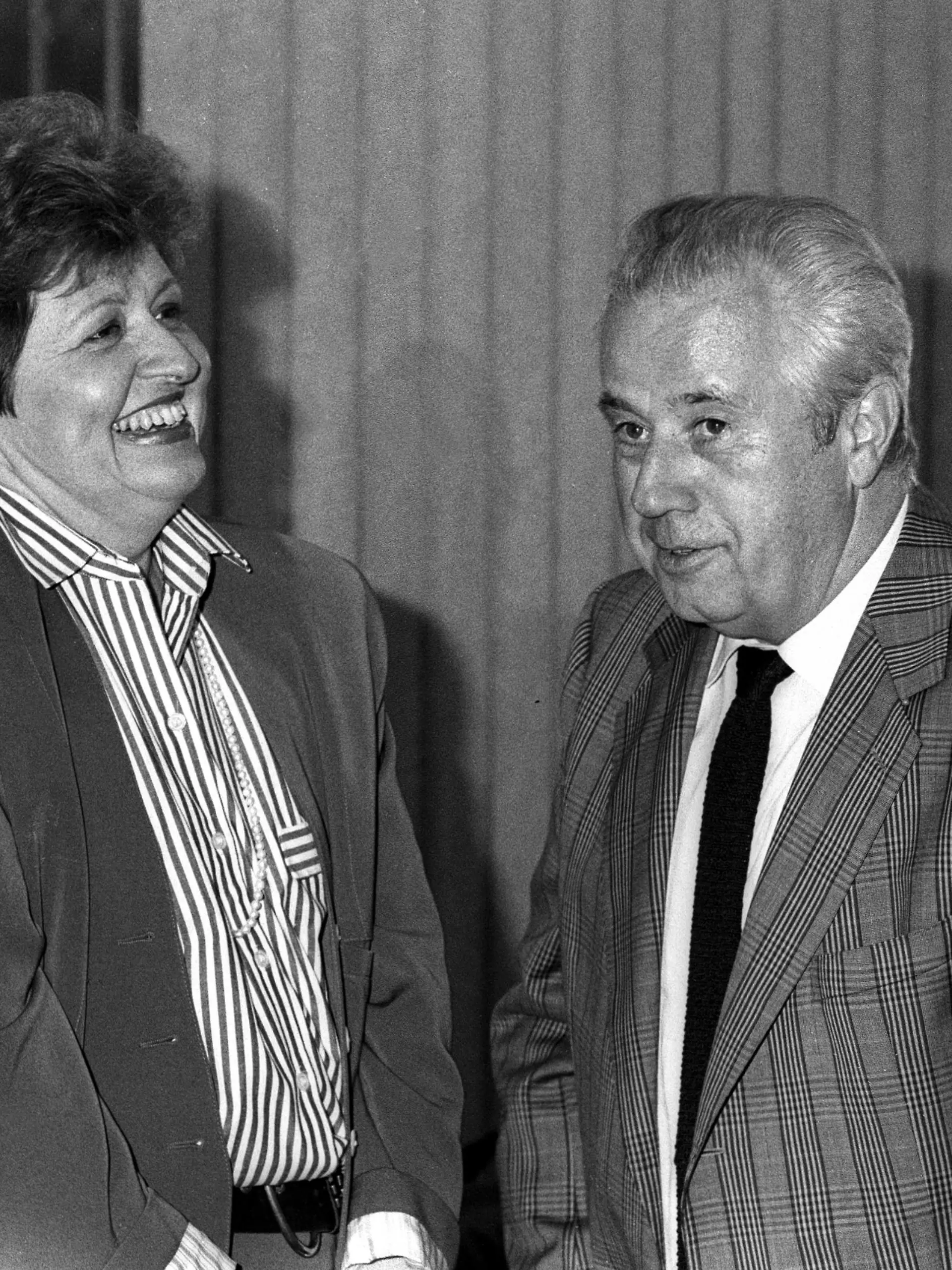 Bildnummer: 52329530  Datum: 12.06.1988  Copyright: imago/bonn-sequenz
Monika Wulf-Mathies (Deutschland/SPD) neben Hermann Rapp (Deutschland/SPD), Personen , optimistisch , Freude; 1988, sw, Politiker, Politikerin, Politik; , quer, Kbneg, Gruppenbild, close, Parteien, Politik, Randbild, People o0 BRD, BR