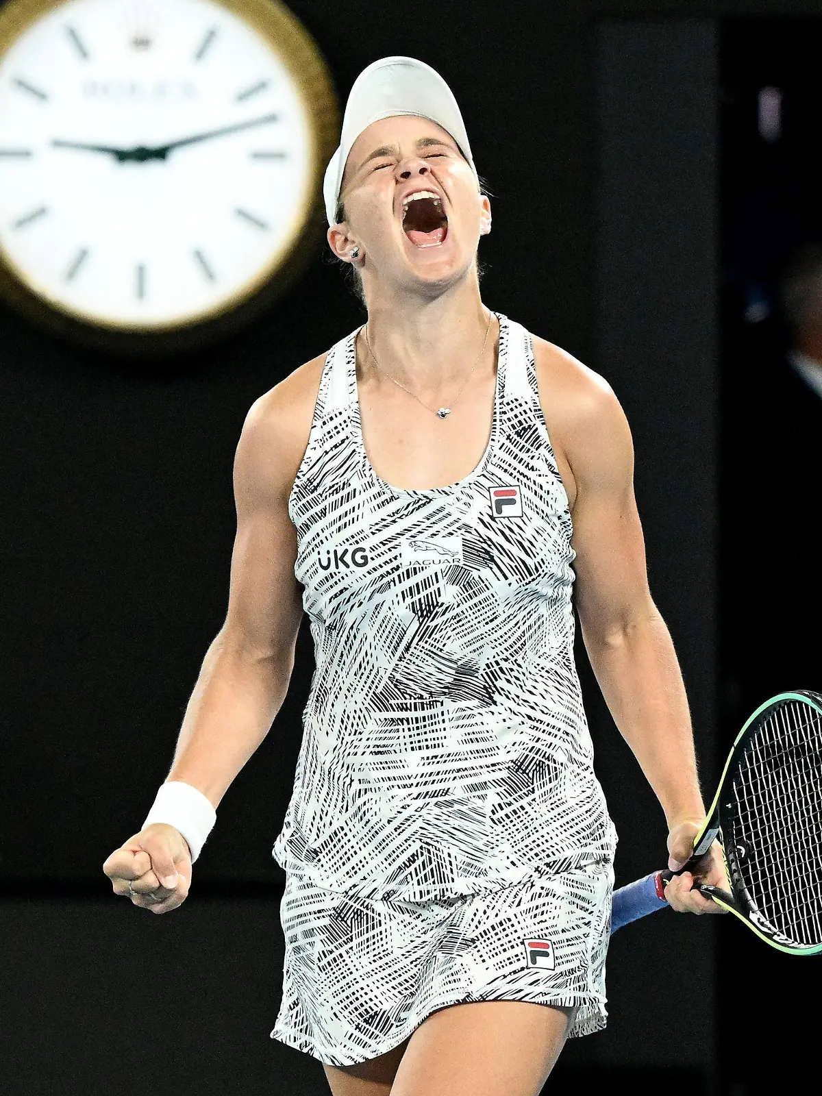 29.01.2022, Australien, Melbourne: Tennis: Grand Slam - Australian Open, Einzel, Damen, Finale, Barty (Australien) - Collins (USA): Ashleigh Barty feiert ihren Sieg. Foto: Dave Hunt/AAP/dpa +++ dpa-Bildfunk +++