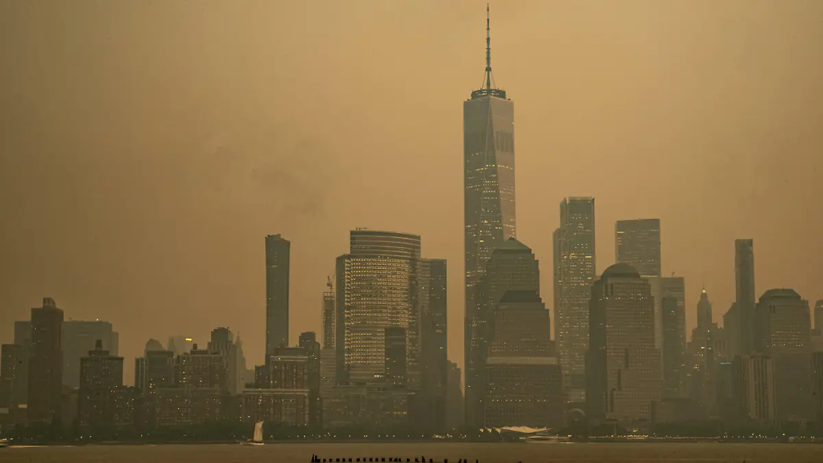 June 6, 2023, New York City, NY, New York, USA: NEW YORK New York City, NY, NEW YORK- June 6: An orange haze covers New York City as smoke from multiple fires in Canada moves south in New York City, New York, United States. New York City, NY USA - ZUMAp175 1030740882st Copyright: xMattxDaviesx
