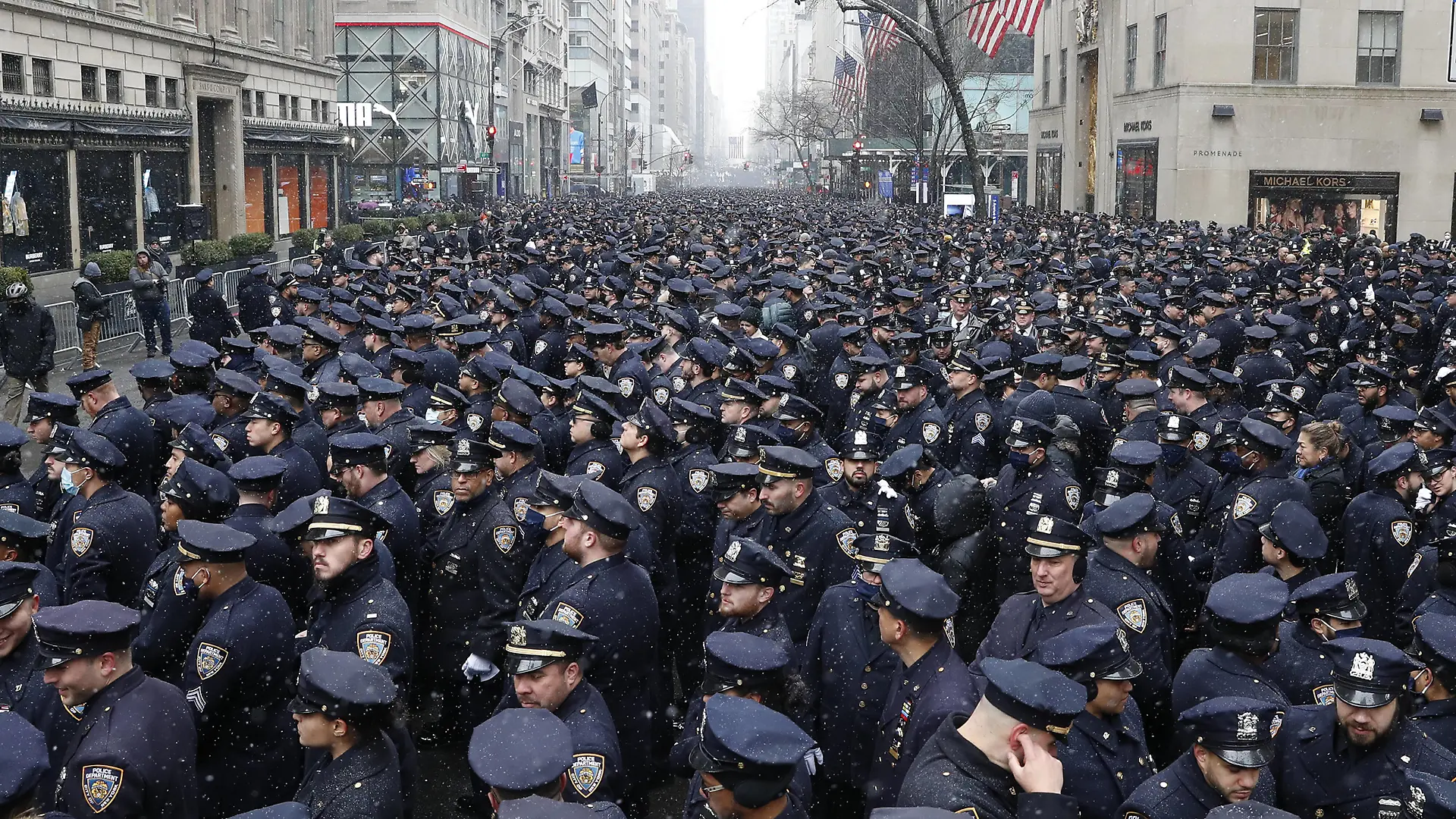 Thousands of police officers stand on Fifth Avenue and listen to funeral services for NYPD Officer Jason Rivera at St. Patrick s Cathedral in New York City on Friday, January 28, 2022. Officer Rivera was gunned down along with NYPD partner Wilbert Mora in an ambush on a domestic violence call at a Harlem apartment Friday. PUBLICATIONxINxGERxSUIxAUTxHUNxONLY NYP20220128101 JohnxAngelillo