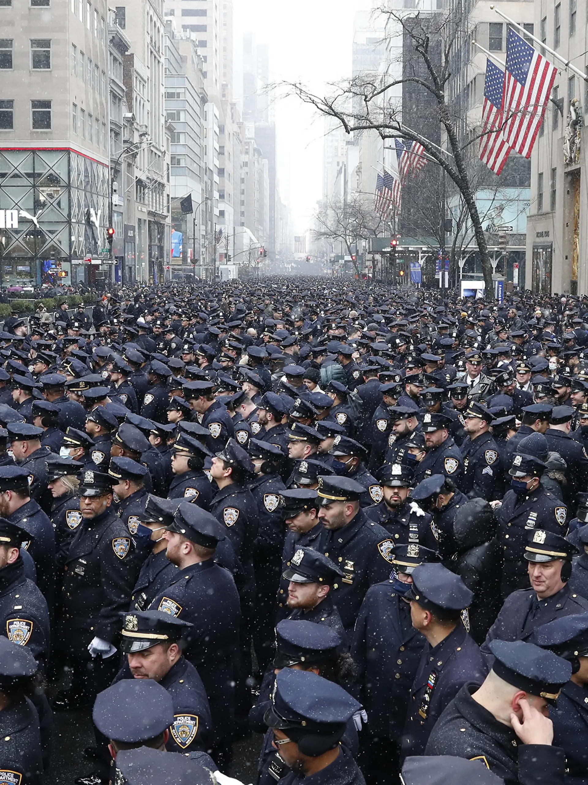  Thousands of police officers stand on Fifth Avenue and listen to funeral services for NYPD Officer Jason Rivera at St. Patrick s Cathedral in New York City on Friday, January 28, 2022. Officer Rivera was gunned down along with NYPD partner Wilbert Mora in an ambush on a domestic violence call at a Harlem apartment Friday. PUBLICATIONxINxGERxSUIxAUTxHUNxONLY NYP20220128101 JohnxAngelillo