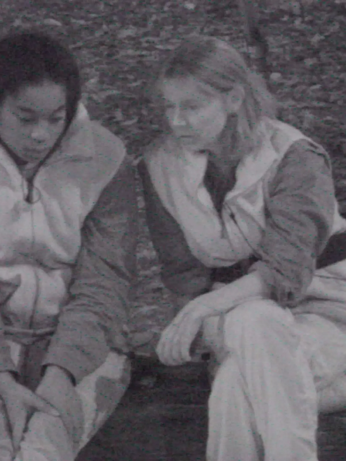 ACHTUNG: SPERRFRIST FÜR ALLE MEDIEN BIS SAMSTAG, 29.01.2022, 00.00 UHR !!!  Tag 9 im Camp. Tina Ruland (r.) berichtet Linda Nobat bei der Nachtwache über das Ende ihrer Beziehung.

Die Verwendung des sendungsbezogenen Materials ist nur mit dem Hinweis und Verlinkung auf RTL+ gestattet.
