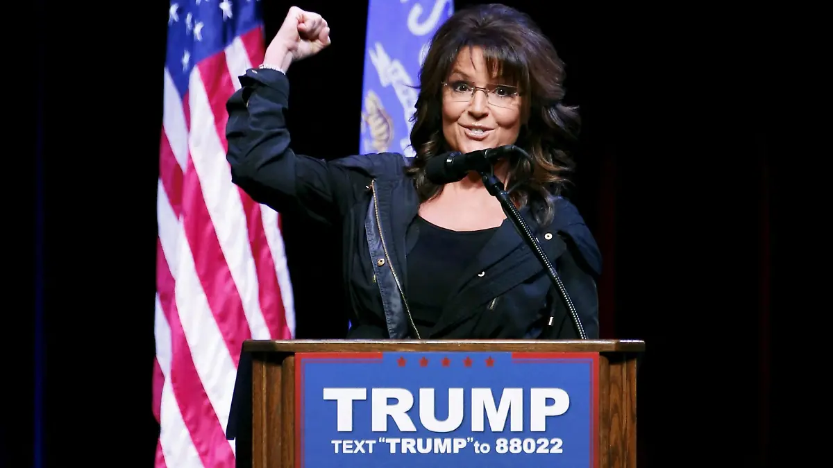 FILE PHOTO: Former Alaska Governor Sarah Palin speaks during a Town Hall at the Racine Civic Centre Memorial Hall April 2, 2016. REUTERS/Kamil Krzaczynski/File Photo
