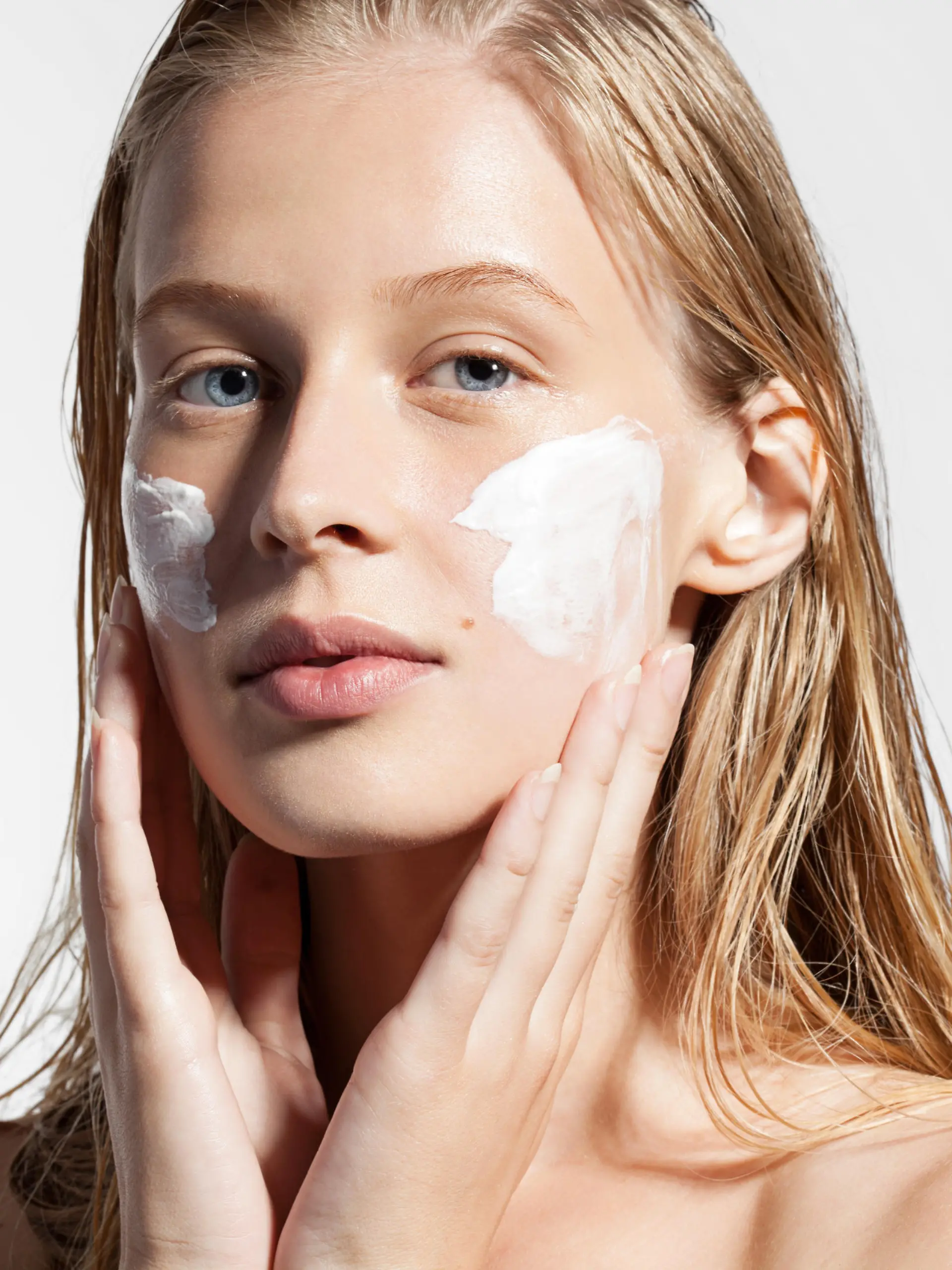 Close-up of a woman does a moisturizer on your face