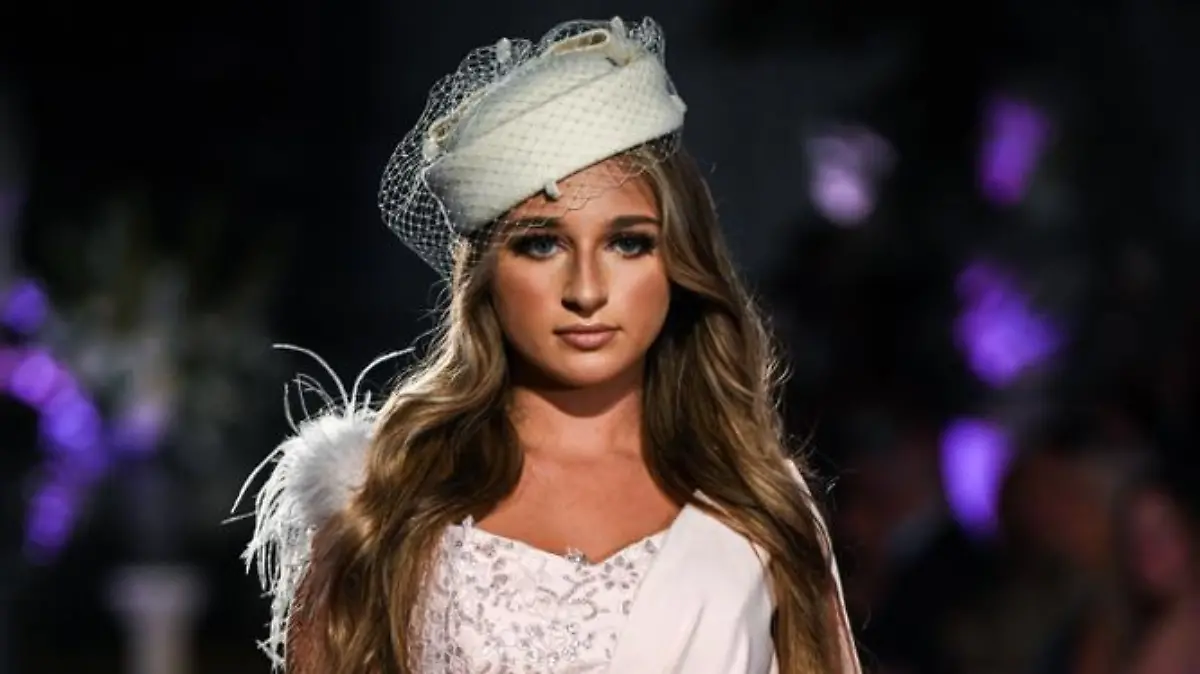 Model Isabella Barrett on Catwalk