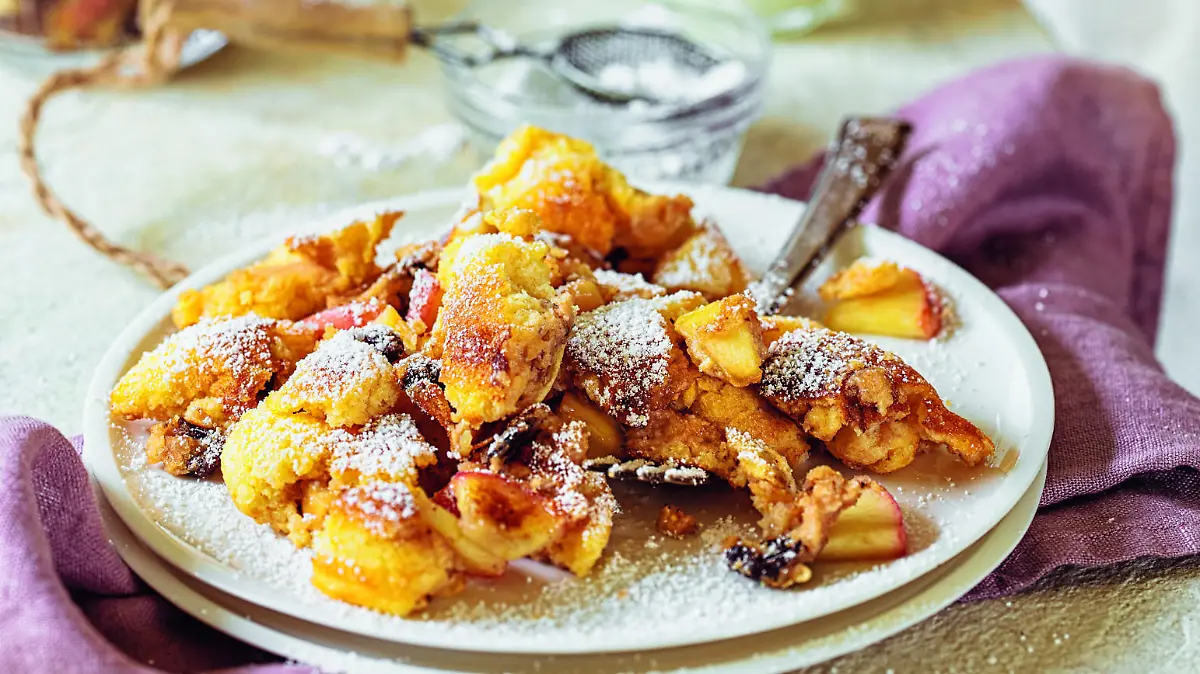 Apfel macht den glutenfreien Kaiserschmarrn noch saftiger