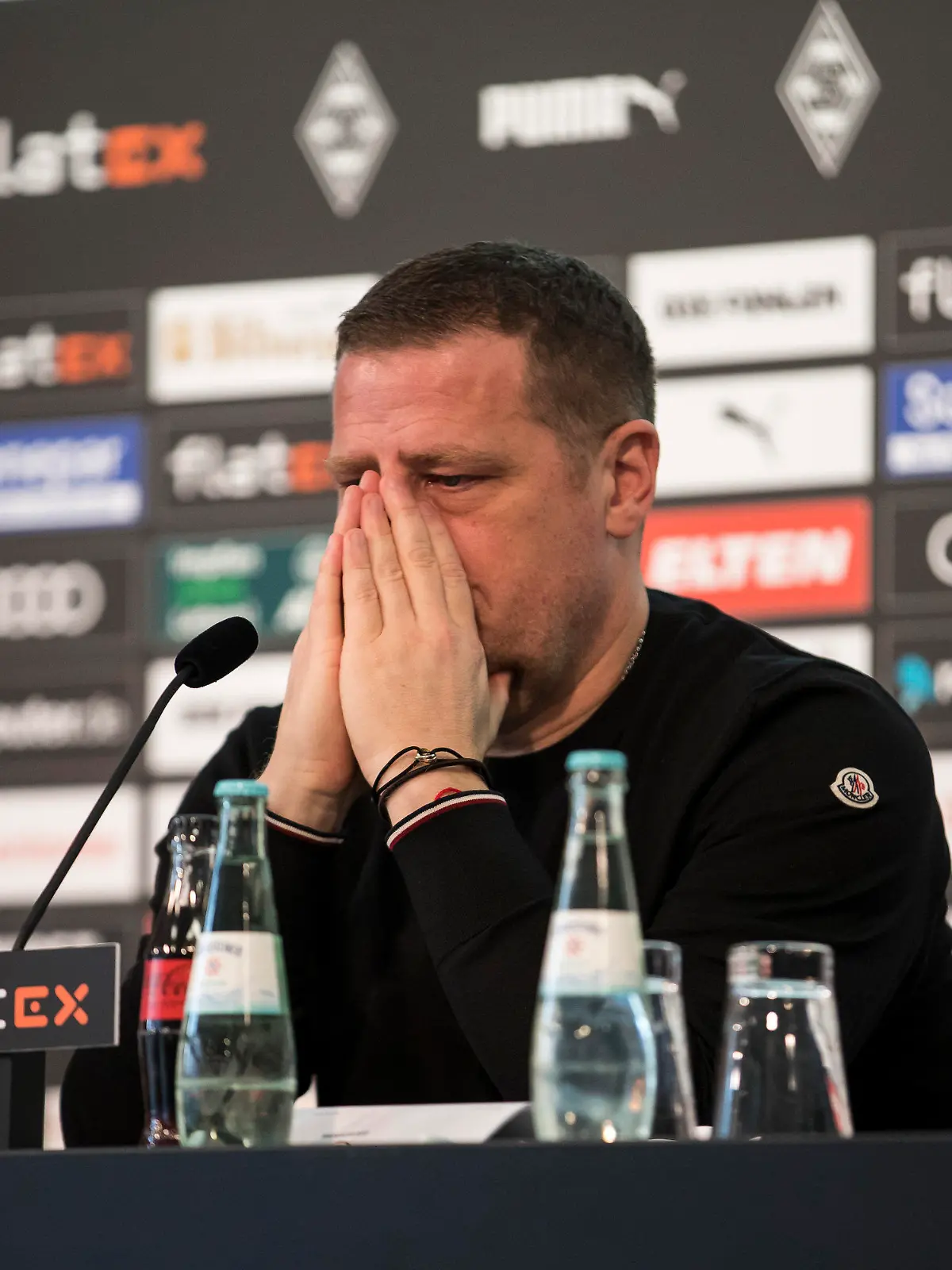 HANDOUT - 28.01.2022, Nordrhein-Westfalen, Mönchengladbach: Fußball: Bundesliga, Borussia Mönchengladbach, Pressekonferenz: Sportdirektor Max Eberl erklärt seinen Rücktritt aus gesundheitlichen Gründen. Foto: Christian Verheyen/Borussia Mönchengladbach/dpa - ACHTUNG: Nur zur redaktionellen Verwendung im Zusammenhang mit der aktuellen Berichterstattung und nur mit vollständiger Nennung des vorstehenden Credits +++ dpa-Bildfunk +++