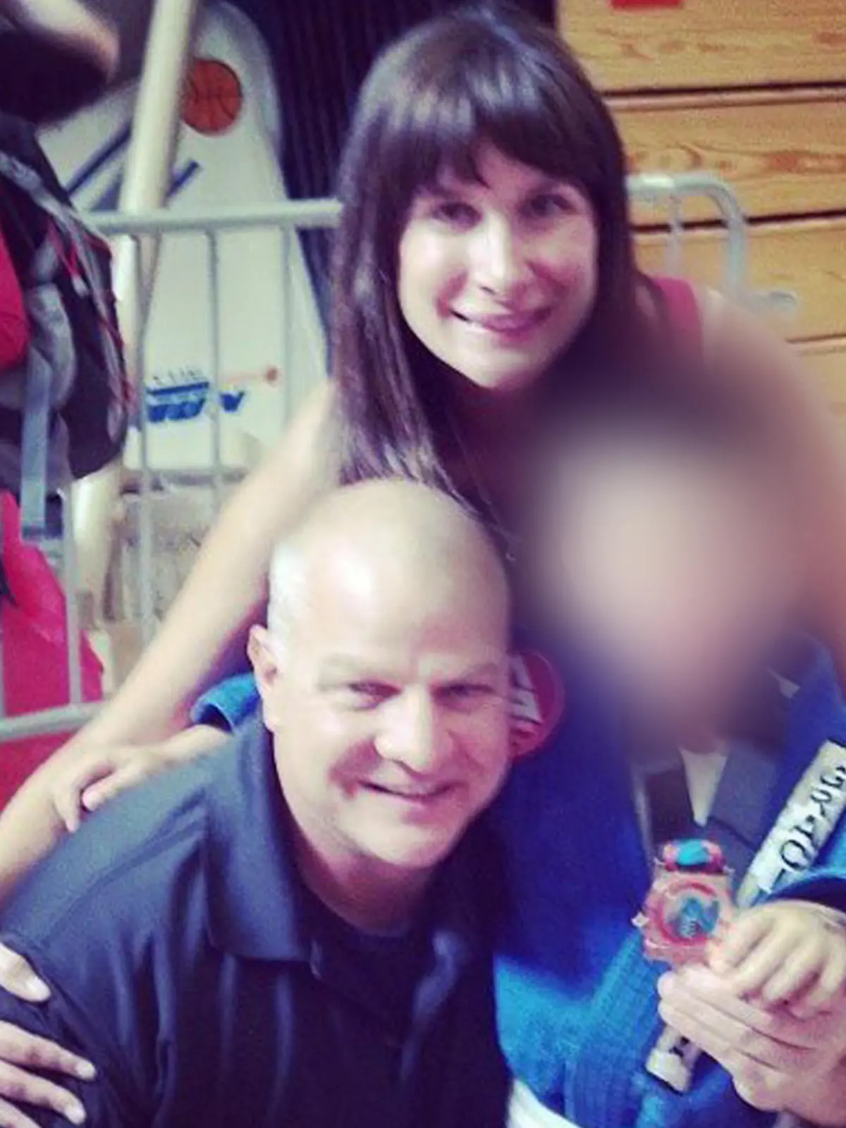 Bild von Nerissa Regnier, ihrem Mann und einem Kind
