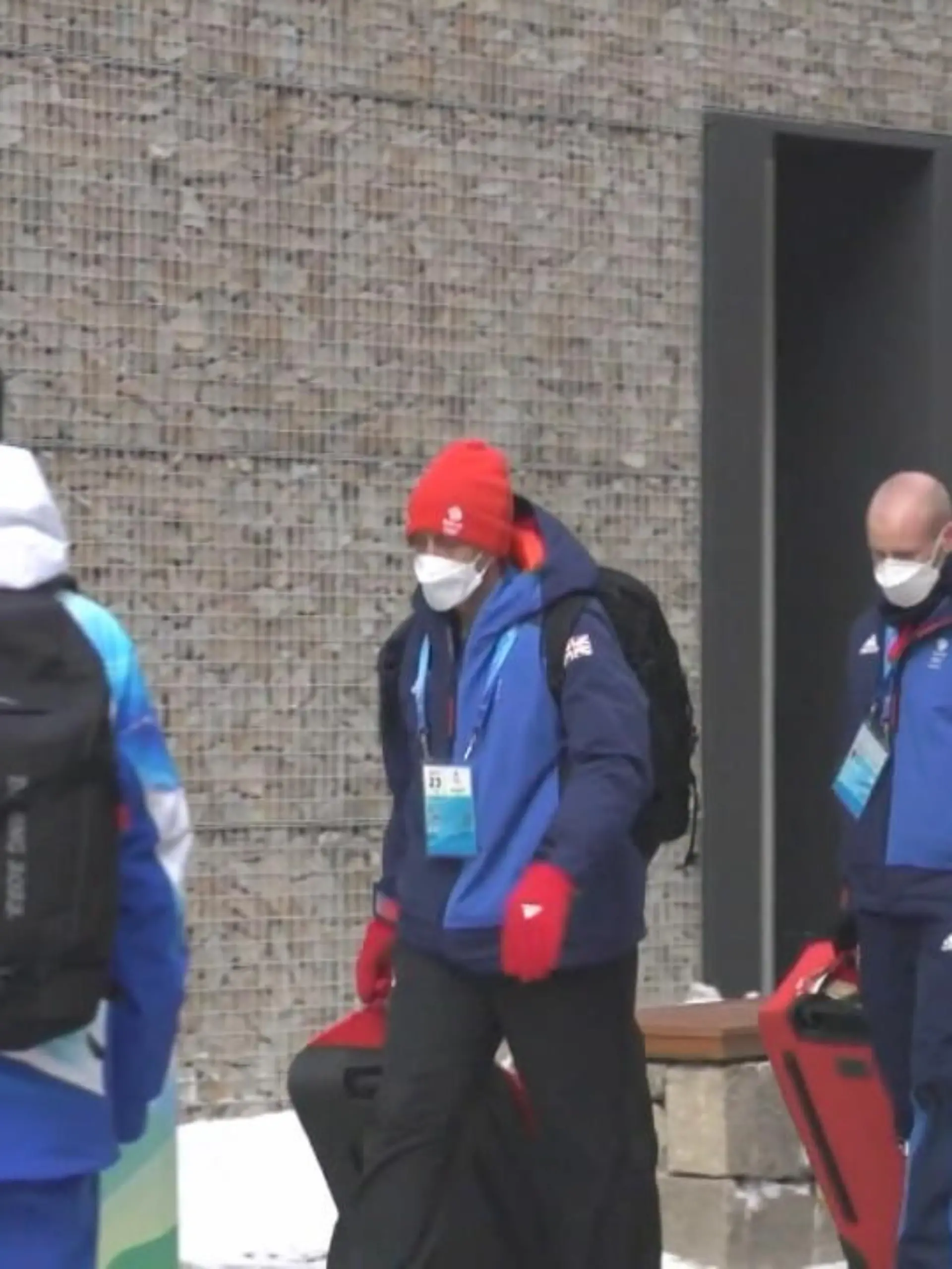 Es sind nur noch wenige Tage bis zu den Olympischen Winterspielen in Peking – doch die Stimmung im Vorfeld der Spiele ist mehr als angespannt. Gleich mehrere Faktoren belasten die Athleten und Athletinnen. Einerseits überschattet die Corona-Krise die Olympiade, zum anderen fordern viele einen Boykott der Spiele wegen der Menschenrechtslage in China. Doch Experten warnen die Sportler und Sportlerinnen davor, ihre Meinung in China frei zu äußern.