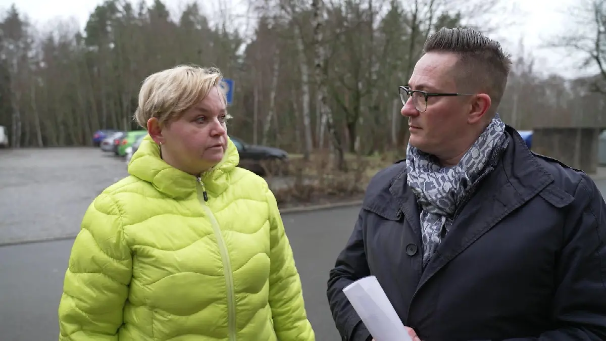 Reporter spricht in Gera mit Protagonistin