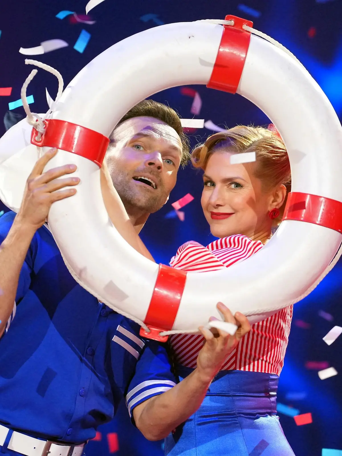 Jeanette Biedermann und Vadim Garbuzov tanzen Quickstep.