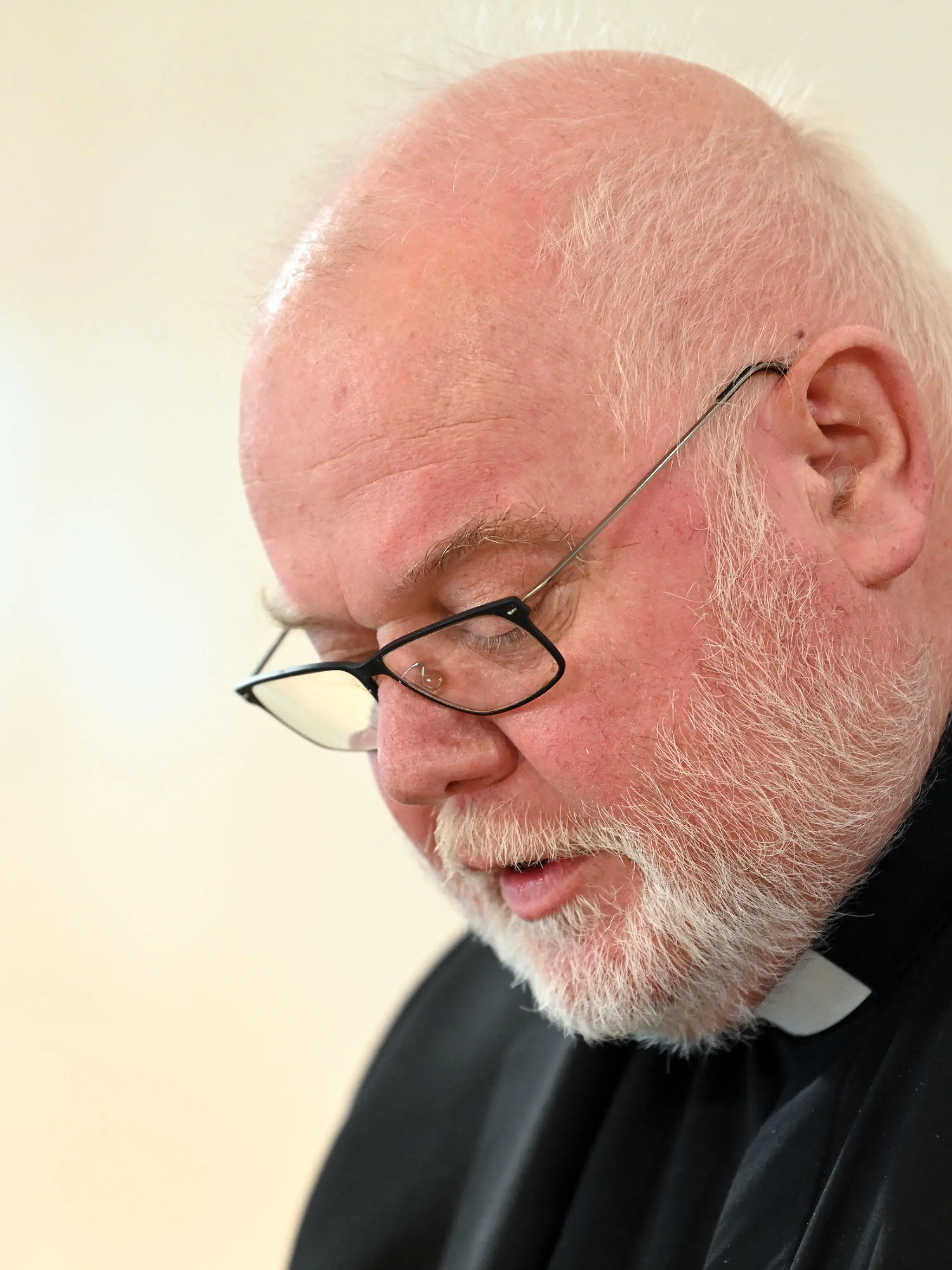 dpatopbilder - 27.01.2022, Bayern, München: Kardinal Reinhard Marx, Erzbischof von München und Freising, äußert sich in einer Pressekonferenz zum Gutachten zu sexueller Gewalt gegen Kinder und Jugendliche im katholischen Erzbistum München und Freising. Nach der Vorstellung des Missbrauchsgutachten für das Erzbistum München und Freising am letzten Donnerstag (20.01.2022) nimmt Kardinal Marx in einer Pressekonferenz Stellung zu den Ergebnissen der Studie. Foto: Sven Hoppe/dpa-Pool/dpa +++ dpa-Bildfunk +++