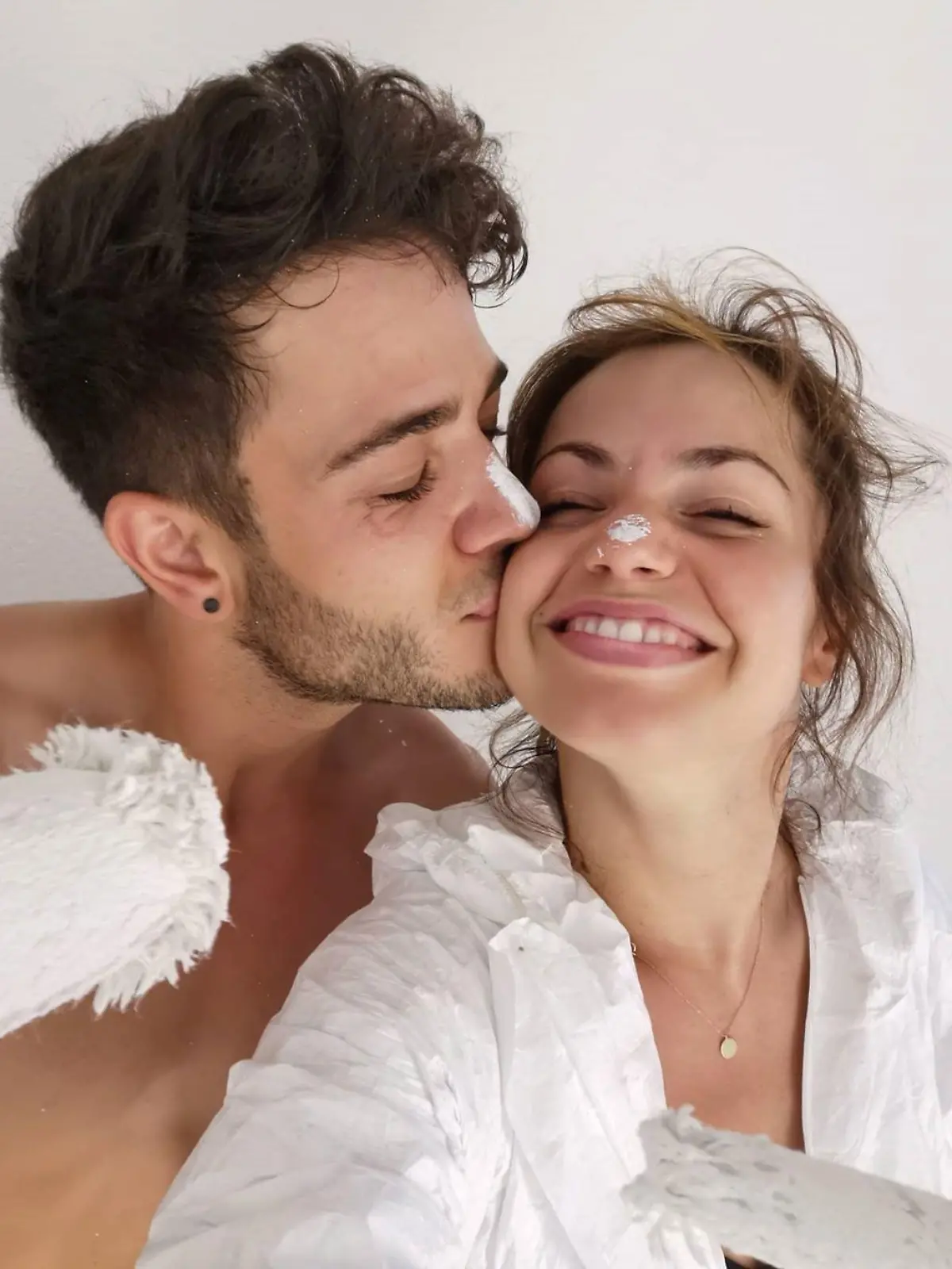 Dieses süße Foto von Luca Hänni und Christina Luft ist beim Renovieren entstanden