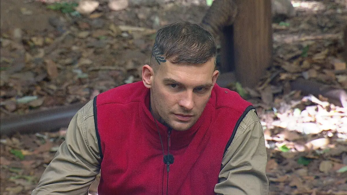 ACHTUNG: SPERRFRIST FÜR ALLE MEDIEN BIS MONTAG, 24.01.2022, 23.45 UHR !!!  Tag 4 im Camp. Jasmin Herren und Eric Stehfest (Foto) läuten eine morgendliche Lästerrunde ein.Die Verwendung des sendungsbezogenen Materials ist nur mit dem Hinweis und Verlinkung auf RTL+ gestattet.