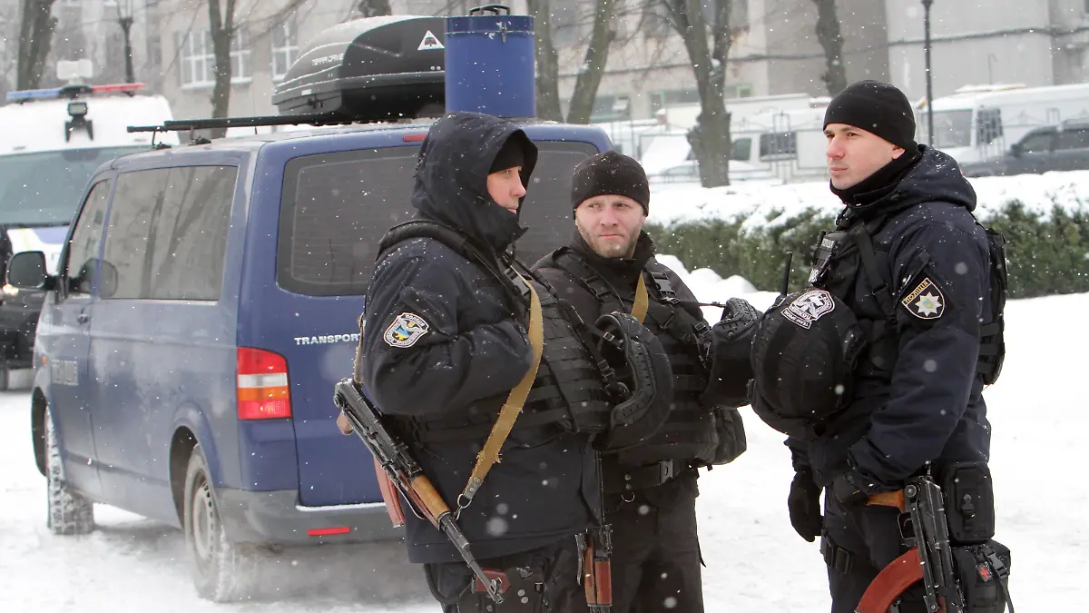 DNIPRO, UKRAINE - JANUARY 27, 2022 - Law enforcers are seen on the premisesd of the Yuzhmash Machine-Building Plant where a National Guard conscript Artemii Ryabchuk shot dead five fellow soldiers last night, Dnipro, eastern Ukraine Conscript shoots dead five National Guards in Dnipro Copyright: xMykolaxMyakshykovx
