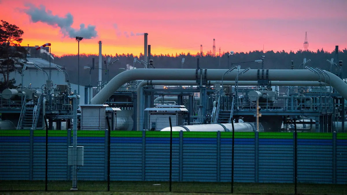 ARCHIV - 07.01.2022, Mecklenburg-Vorpommern, Lubmin: Blick auf Rohrsysteme und Absperrvorrichtungen in der Gasempfangsstation der Ostseepipeline Nord Stream 2. Ursprünglich sollte die Pipeline für Erdgas aus Russland Ende 2019 in Betrieb gehen. (zu dpa: Nord Stream 2 gründet deutsches Tochterunternehmen) Foto: Stefan Sauer/dpa +++ dpa-Bildfunk +++