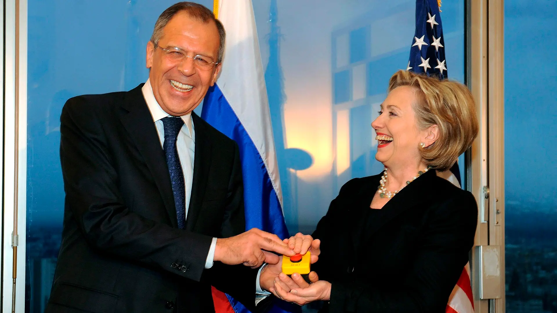 US Secretary of State Hillary Clinton (R), laughs together with Russian Foreign Minister Sergei Lavrov (L), after she gave him a device with red knob, during their meeting in Geneva, Switzerland, 06 March 2009. US Secretary of State Hillary Clinton met Russian Foreign Minister Sergei Lavrov for the first time and she said she is sure they will not overcome all differences. At a later dinner meeting both planned to discuss world tensions, ranging from Afghanistan to a planned US missile shield in Europe and Iran's nuclear programme. It will also lay the ground for the first encounter between US President Barack Obama and Russian counterpart Dmitry Medvedev at a London summit next month. EPA/FABRICE COFFRINI / POOL +++(c) dpa - Report+++