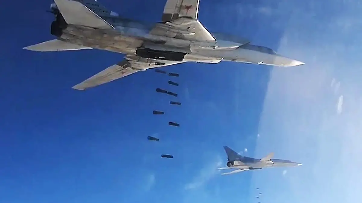 Flugzeuge der russischen Luftwaffe in Syrien SYRIA. NOVEMBER 21, 2015. Tupolev Tu-22 long-range strategic bombers of the Russian Air Force s long-range aviation carry out airstrikes against ISIS targets in Syria. Video screen grab. Russian Defence Ministry s Press and Information Department/TASS PUBLICATIONxINxGERxAUTxONLY TS0124B9Aircraft the Russian Air Force in Syria Syria November 21 2015 Tupolev TU 22 Long Range Strategic Bombers of The Russian Air Force S Long Range Aviation Carry out Airstrike against ISIS Targets in Syria Video Screen Grave Russian Defence Ministry S Press and Information Department TASS PUBLICATIONxINxGERxAUTxONLY TS0124B9