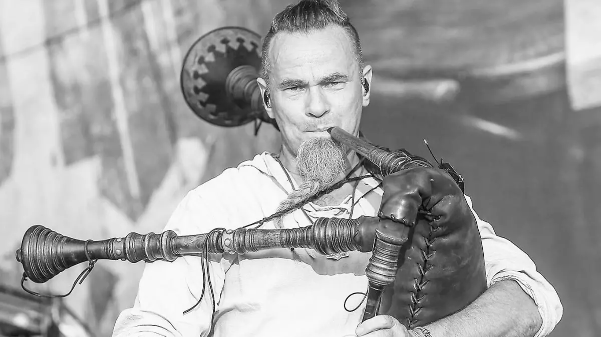 Werner Rennen 2019 am 31.08.2019 auf dem Flugplatz Hartenholm in Hasenmoor In Extremo live bei ihrem Auftritt beim Werner Rennen. Foto: osnapix Konzert - Werner Rennen 2019 *** Werner Rennen 2019 on 31 08 2019 at the airfield Hartenholm in Hasenmoor In Extremo live at her performance at the Werner Rennen photo osnapix concert Werner Rennen 2019 MH