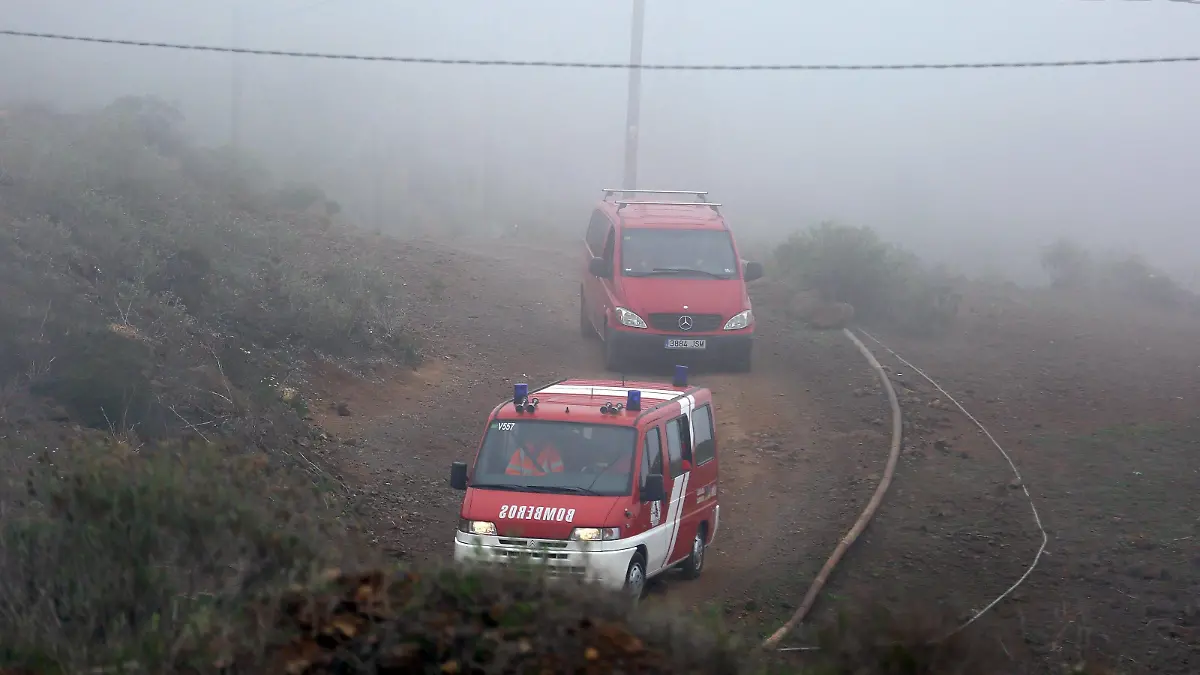 Teneriffa, Frau und Kind aus Deutschland tot in Höhle aufgefunden Fire Brigade vehicles are seen during the searching operation of a German woman and her ten-year-old children who went missing the previous day after, in Adeje, Tenerife, Canary Islands, Spain, 24 April 2019. Spanish Civil Guard has found the bodies of the woman and the minor during an search operation that started after another five-year-old son was found wandering in the zone, after what the father and husband, also of German origins, was arrested at his residence. Civil Guard find the bodies of a German woman and her children in Adeje !ACHTUNG: NUR REDAKTIONELLE NUTZUNG! PUBLICATIONxINxGERxSUIxAUTxONLY Copyright: xCristóbalxGarcíax GRAFCAN2832 20190424-636917221374779401