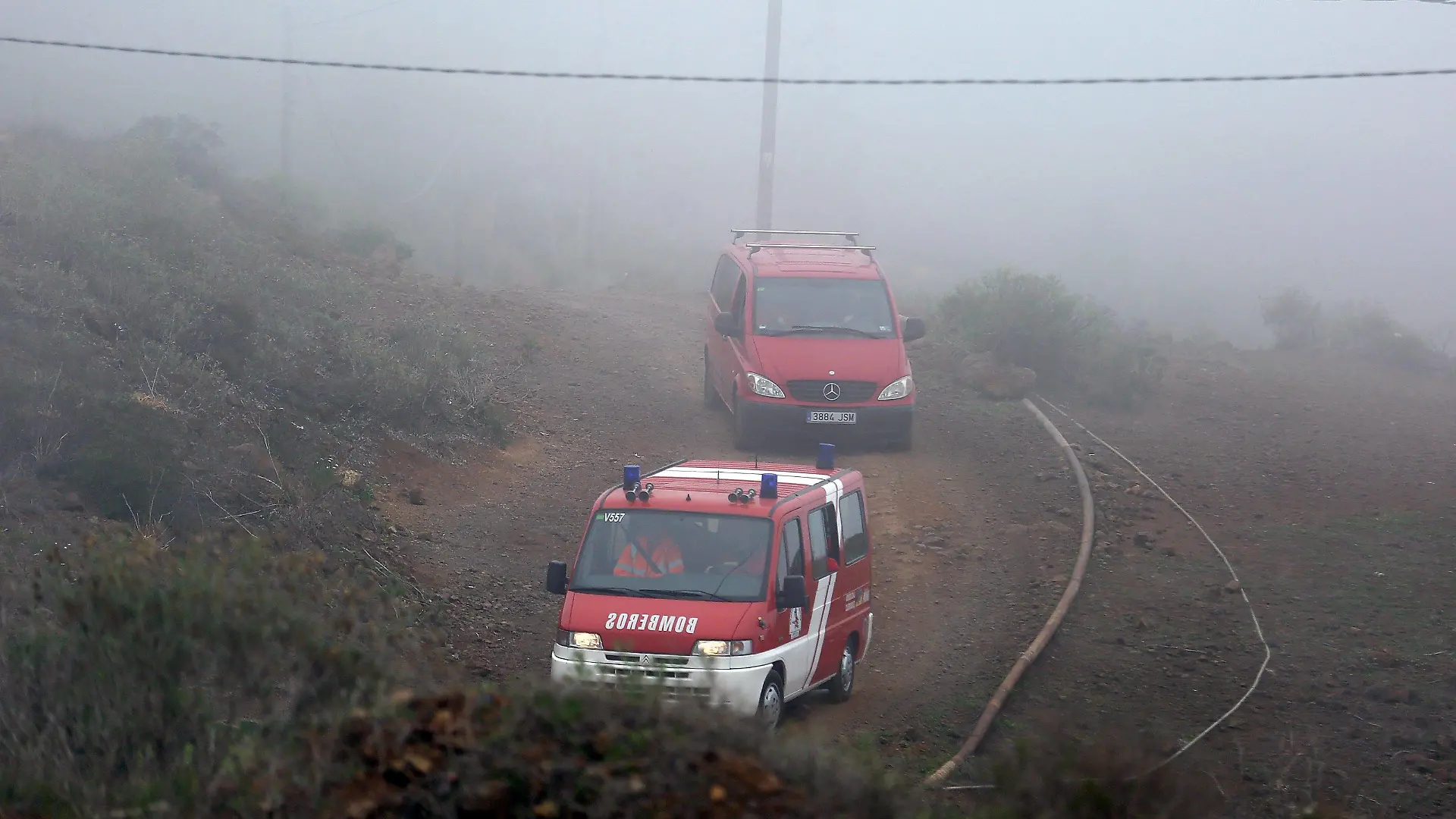 Teneriffa, Frau und Kind aus Deutschland tot in Höhle aufgefunden Fire Brigade vehicles are seen during the searching operation of a German woman and her ten-year-old children who went missing the previous day after, in Adeje, Tenerife, Canary Islands, Spain, 24 April 2019. Spanish Civil Guard has found the bodies of the woman and the minor during an search operation that started after another five-year-old son was found wandering in the zone, after what the father and husband, also of German origins, was arrested at his residence. Civil Guard find the bodies of a German woman and her children in Adeje !ACHTUNG: NUR REDAKTIONELLE NUTZUNG! PUBLICATIONxINxGERxSUIxAUTxONLY Copyright: xCristóbalxGarcíax GRAFCAN2832 20190424-636917221374779401  