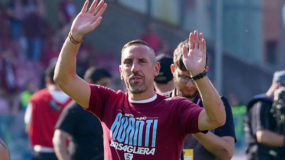 US Salernitana v Udinese Calcio - Serie A Franck Ribery of US Salernitana celebrates at the end of the Serie A match between US Salernitana and Udinese Calcio at Stadio Arechi on May 27, 2023 in Salerno, Italy. Salerno Salerno Italy PUBLICATIONxNOTxINxFRA Copyright: xGiuseppexMaffiax originalFilename:maffia-ussalern230527_np8z9.jpg