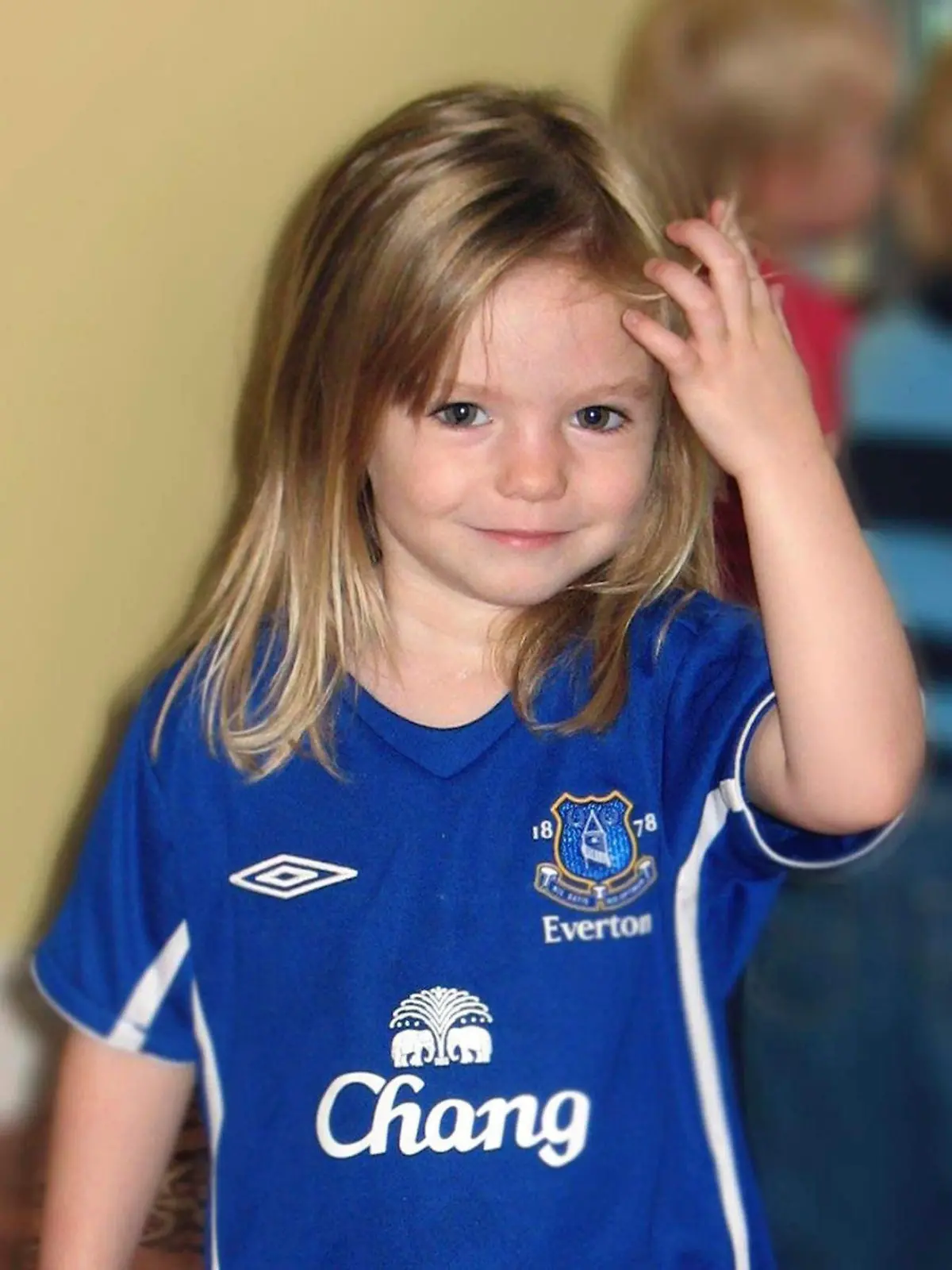 HANDOUT - 03.06.2020, ---: Die Britin Madeleine McCann lächelt auf einem undatierten Kinderfoto vor ihrem Verschwinden vor 13 Jahren. Im Fall des vor gut 13 Jahren in Portugal verschwundenen britischen Mädchens Madeleine «Maddie» McCann steht ein 43 Jahre alter Deutscher unter Mordverdacht. Die Staatsanwaltschaft Braunschweig ermittelt nach Angaben des Bundeskriminalamts gegen den Mann, der mehrfach wegen Sexualstraftaten auch an Kindern vorbestraft sei. Er verbüße derzeit in anderer Sache eine längere Haftstrafe, teilte das BKA am Mittwochabend in Wiesbaden mit. Foto: Uncredited/AP/dpa - ACHTUNG: Nur zur redaktionellen Verwendung im Zusammenhang mit der aktuellen Berichterstattung und nur mit vollständiger Nennung des vorstehenden Credits +++ dpa-Bildfunk +++