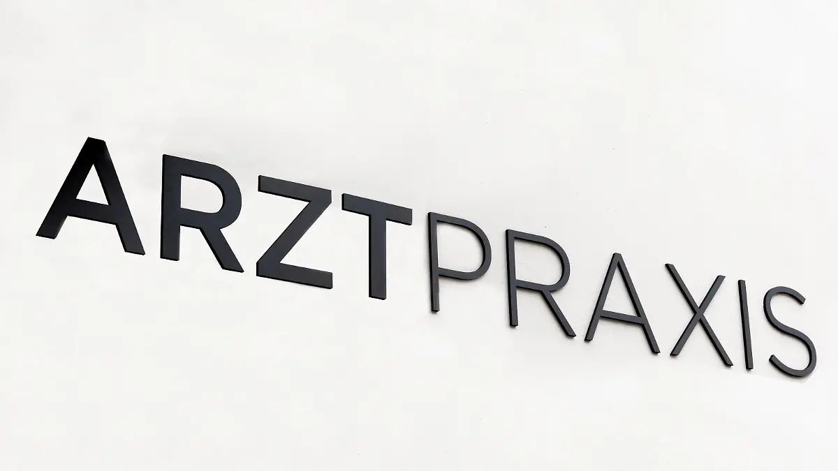  Arztpraxis *** medical practice PUBLICATIONxINxGERxSUIxAUTxHUNxONLY 1065518291
