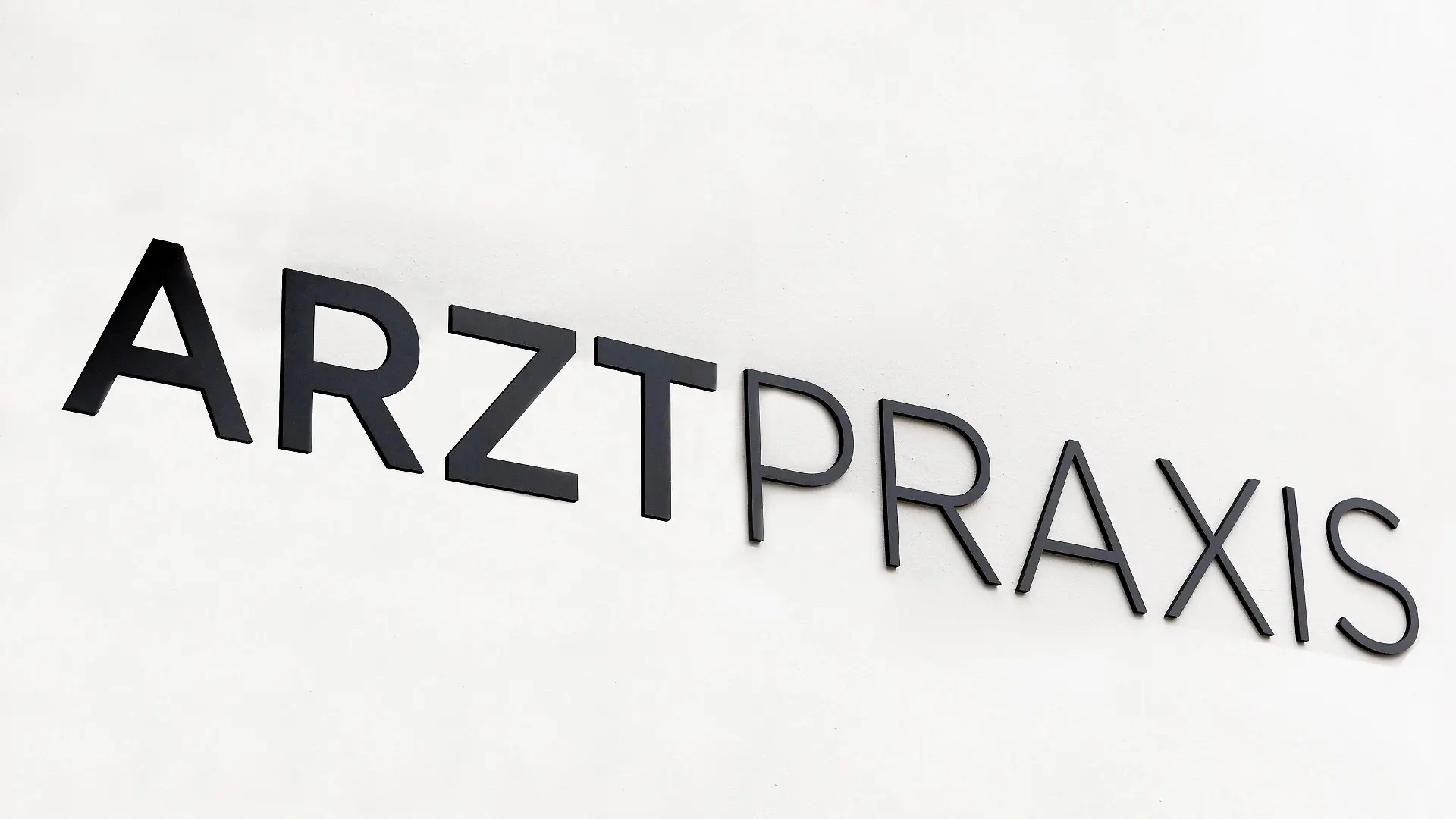 Arztpraxis *** medical practice PUBLICATIONxINxGERxSUIxAUTxHUNxONLY 1065518291