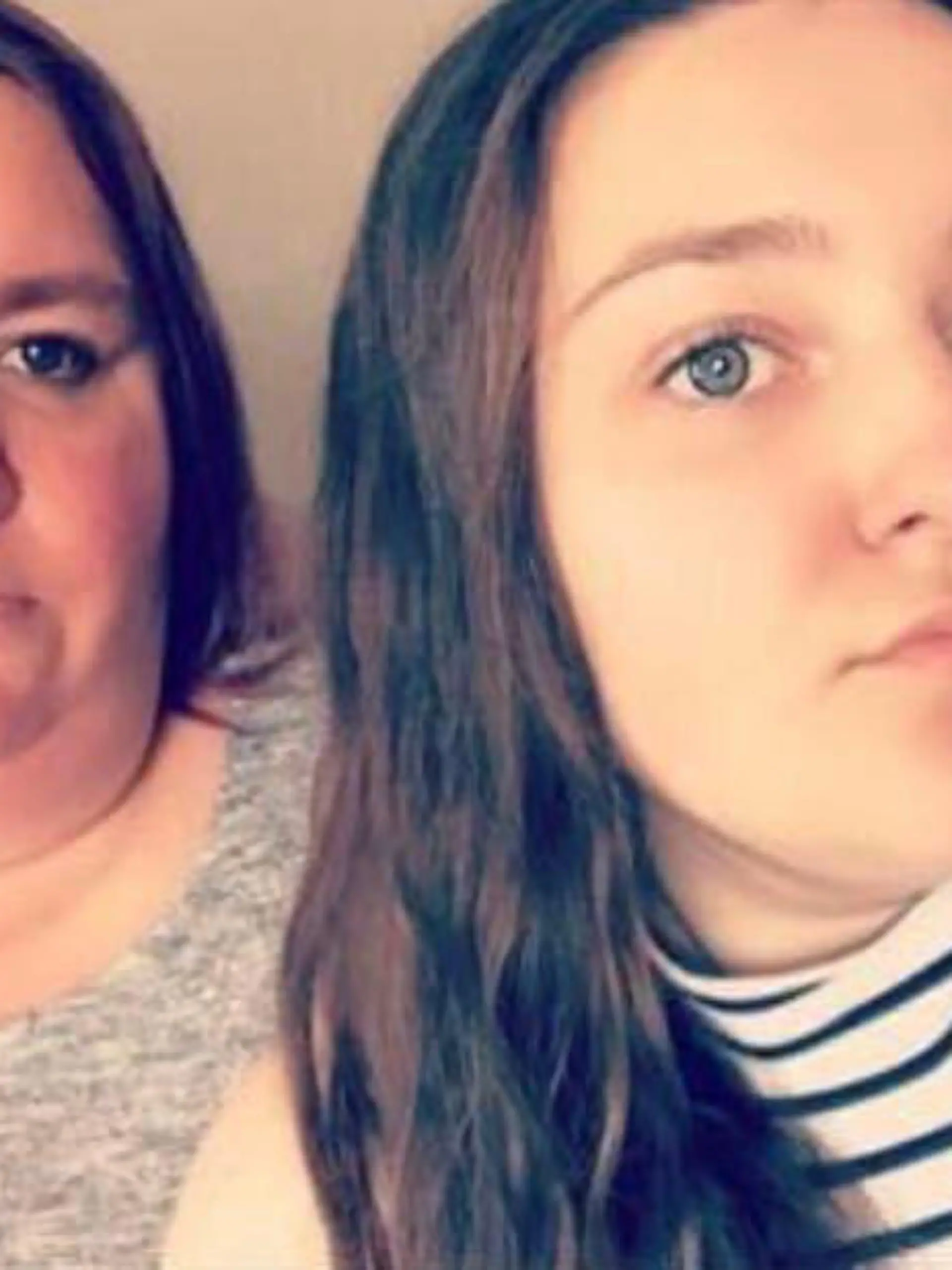 SONDERKONDITIONEN: Satzpreis!
Jasmine Dagless (right) and her mum Linda. See SWNS story SWCAikea. A teen called Ikea has revealed how she changed her name after school bullies dubbed her 'flat pack' in cruel jokes about the Swedish furniture store. Jasmine Dagless, 19, was named Ikea at birth after her mum saw a TV advert for the company while pregnant.  But Jasmine, who has only visited Ikea once, has to put up with years of a decade of teasing before legally changing her name. Jasmine said: "I used to get called flat pack quite a lot at primary school.  / action press