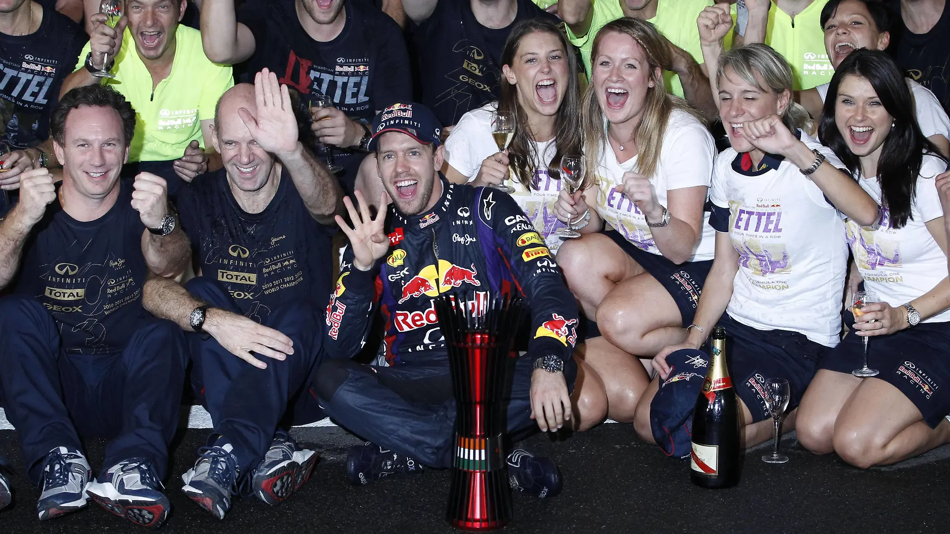 Bildnummer: 14881990 Datum: 27.10.2013 Copyright: imago/HochZwei
Motorsports: FIA Formula One World Championship 2013, Grand Prix of India, Christian Horner (GBR, Infiniti Red Bull Racing), Adrian Newey (GBR, Infiniti Red Bull Racing), 1 Sebastian Vettel (GER, Infiniti Red Bull Racing), Britta Roeske (GER, Infiniti Red Bull Racing), xHOCHxZWEIx ; Motorsport Formel 1 F1 F WM GP Indien Greater Noida Neu Delhi Weltmeister Sieg Jubel x0x xsk 2013 quer Aufmacher premiumd Motorsport - motor Grand Prix - Grosser Preis Formel Eins - formula one Formel 1 - formula 1 Formel 1 - formula one F1 - F 1 Partner01 Circuit Name - Buddh International Circuit GP16 Weltmeisterschaft - world championship Indian GP Saison 2013 - Season 2013 F1 Indien - India Partner03 Jubel - celebration Stimmung - mood freut freuen Freude jubelnd jubelt positiv Teamchef - team principal Britta Roeske - Britta Röske Pressesprecherin Pressesprecher - press officer
Image number 14881990 date 27 10 2013 Copyright imago Motorsports FIA Formula One World Championship 2013 Grand Prix of India Christian Horner GBR Infiniti Red Bull Racing Adrian Newey GBR Infiniti Red Bull Racing 1 Sebastian Vettel ger Infiniti Red Bull Racing Britta Roeske ger Infiniti Red Bull Racing xHOCHxZWEIx motor aviation Formula 1 F1 F World Cup GP India Greater New Delhi World Champion Victory cheering x0x xsk 2013 horizontal Highlight premiumd motor aviation Engine Grand Prix grand Prize Formula one Formula One Formula 1 Formula 1 Formula 1 Formula One F1 F 1 Circuit Name Buddh International Circuit GP16 World Cup World Championship Indian GP Season 2013 Season 2013 F1 India India cheering Celebration Mood mood pleased Look forward happiness jubilant cheering positive Team boss team Principal Britta Roeske Britta Röske Spokesperson Spokesman Press Officer