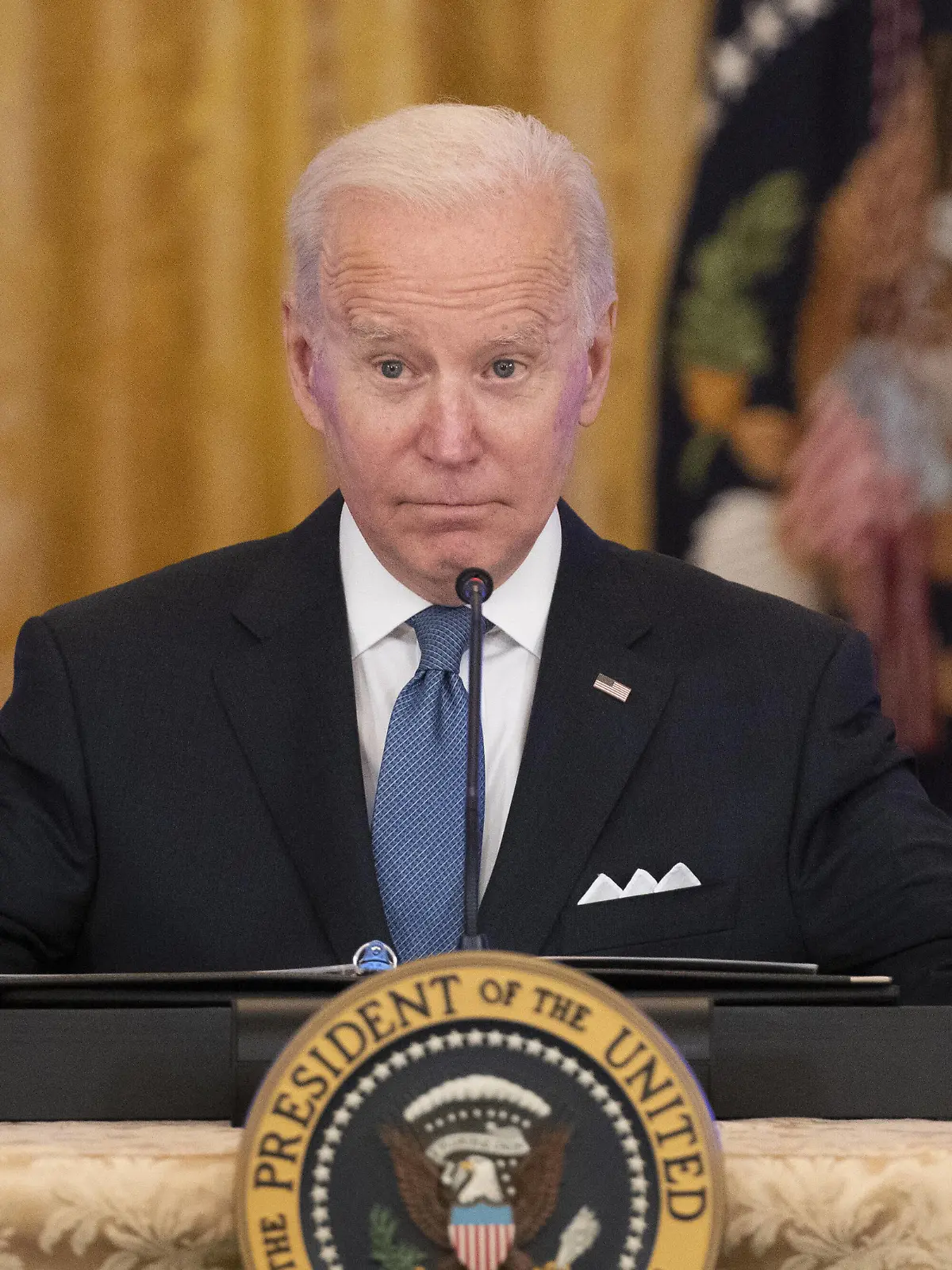  US President Joe Biden participates in a meeting with the White House Competition Council in the East Room of the White House in Washington, DC on Monday, January 24, 2022. The meeting was held to discuss efforts to lower prices for American consumers. Pool PUBLICATIONxINxGERxSUIxAUTxHUNxONLY WAX20220124722 MICHAELxREYNOLDS
