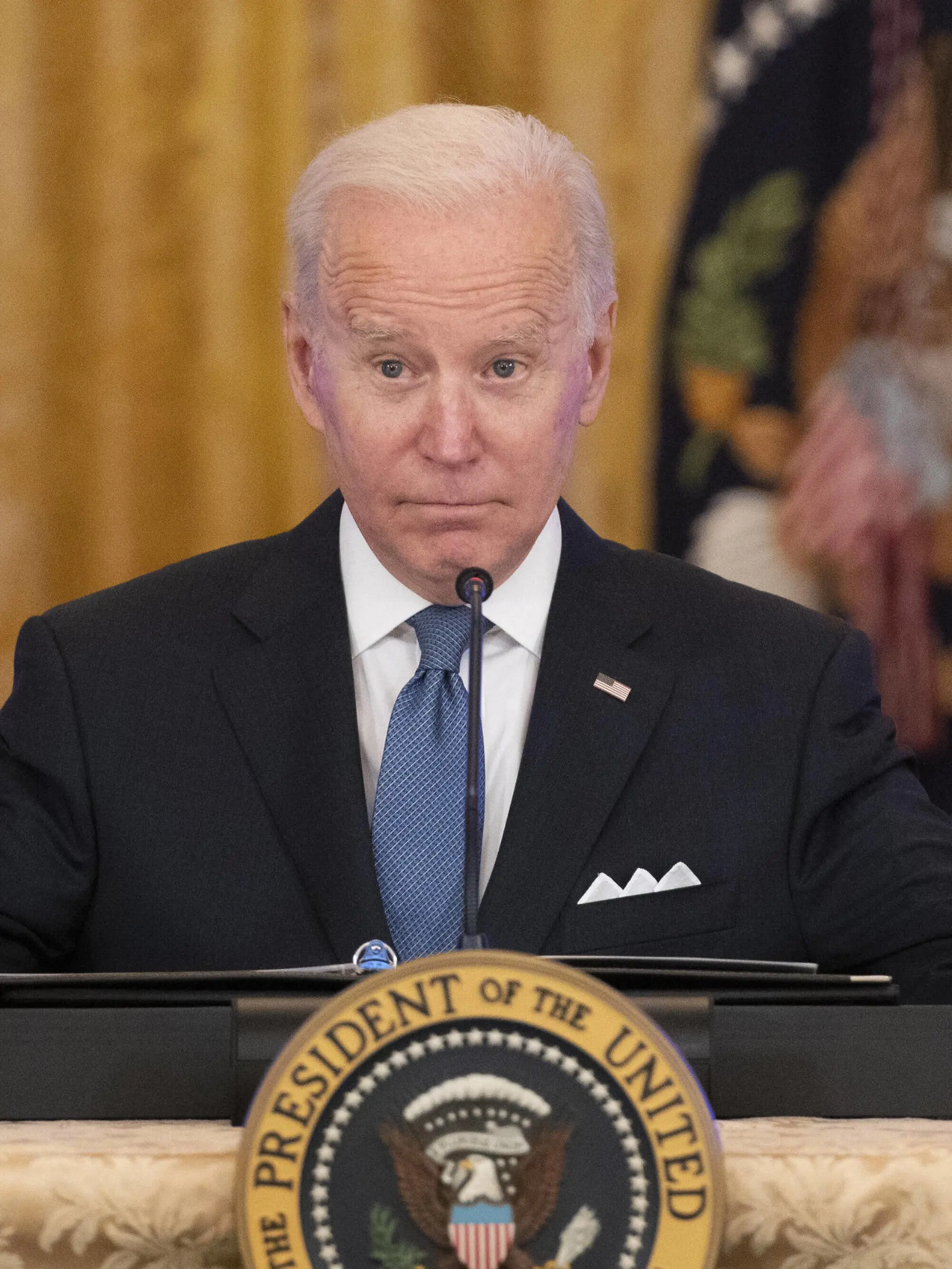  US President Joe Biden participates in a meeting with the White House Competition Council in the East Room of the White House in Washington, DC on Monday, January 24, 2022. The meeting was held to discuss efforts to lower prices for American consumers. Pool PUBLICATIONxINxGERxSUIxAUTxHUNxONLY WAX20220124722 MICHAELxREYNOLDS