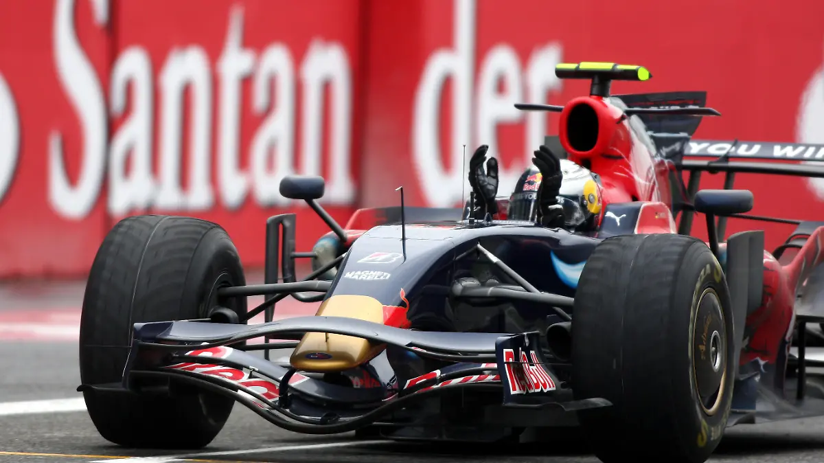 Italian GP Monza, Grosser Preis von Italien, Grand Prix Formel 1- 14/09/2008 Sebastian VETTEL wins the rain race in his Toro Rosso race car - the Italian GP - Vettel ist Sieger im Regenrennen von Monza 2008 und gewinnt sein erstes F1 Rennen, beschert dem Team den ersten Sieg - - Formula 1 - Foto: Stephane MAYOR